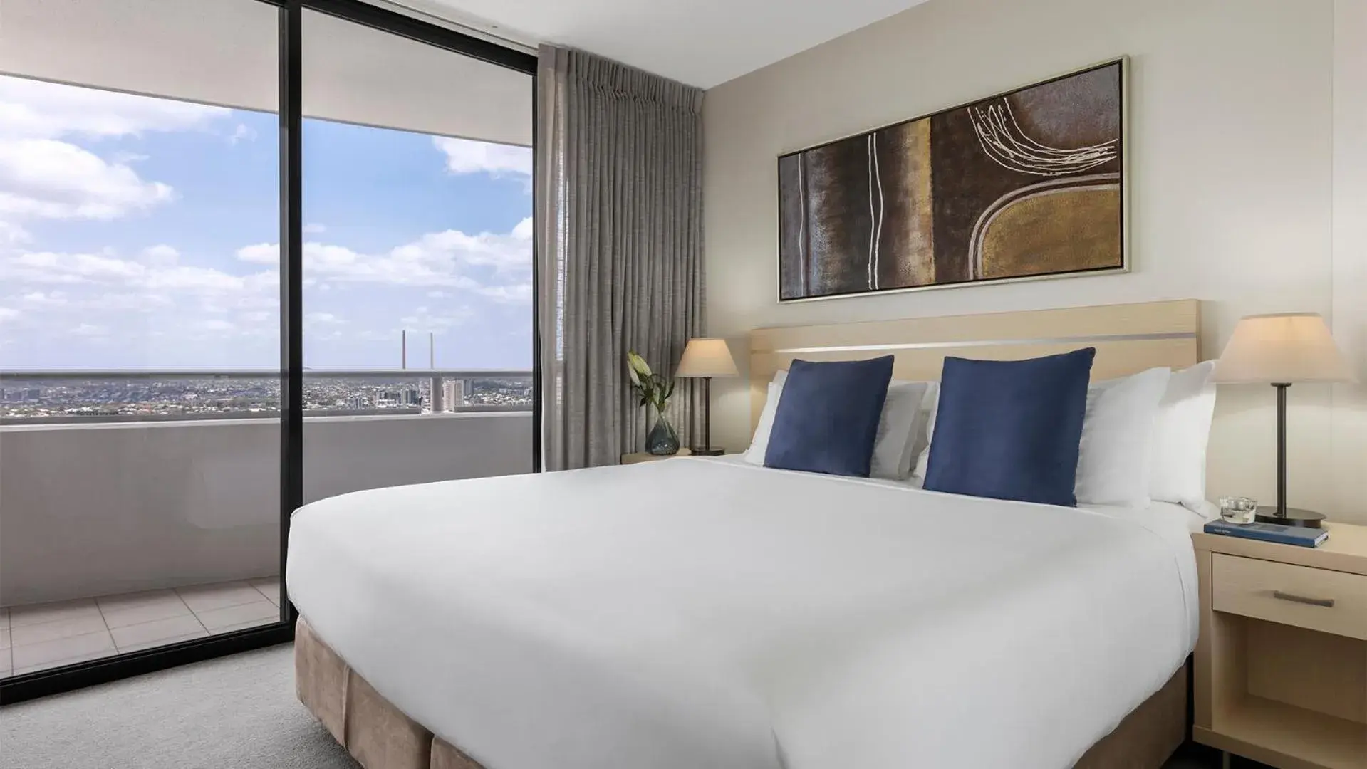 Bed in Oaks Brisbane Aurora Suites Bed in Oaks Brisbane Aurora Suites