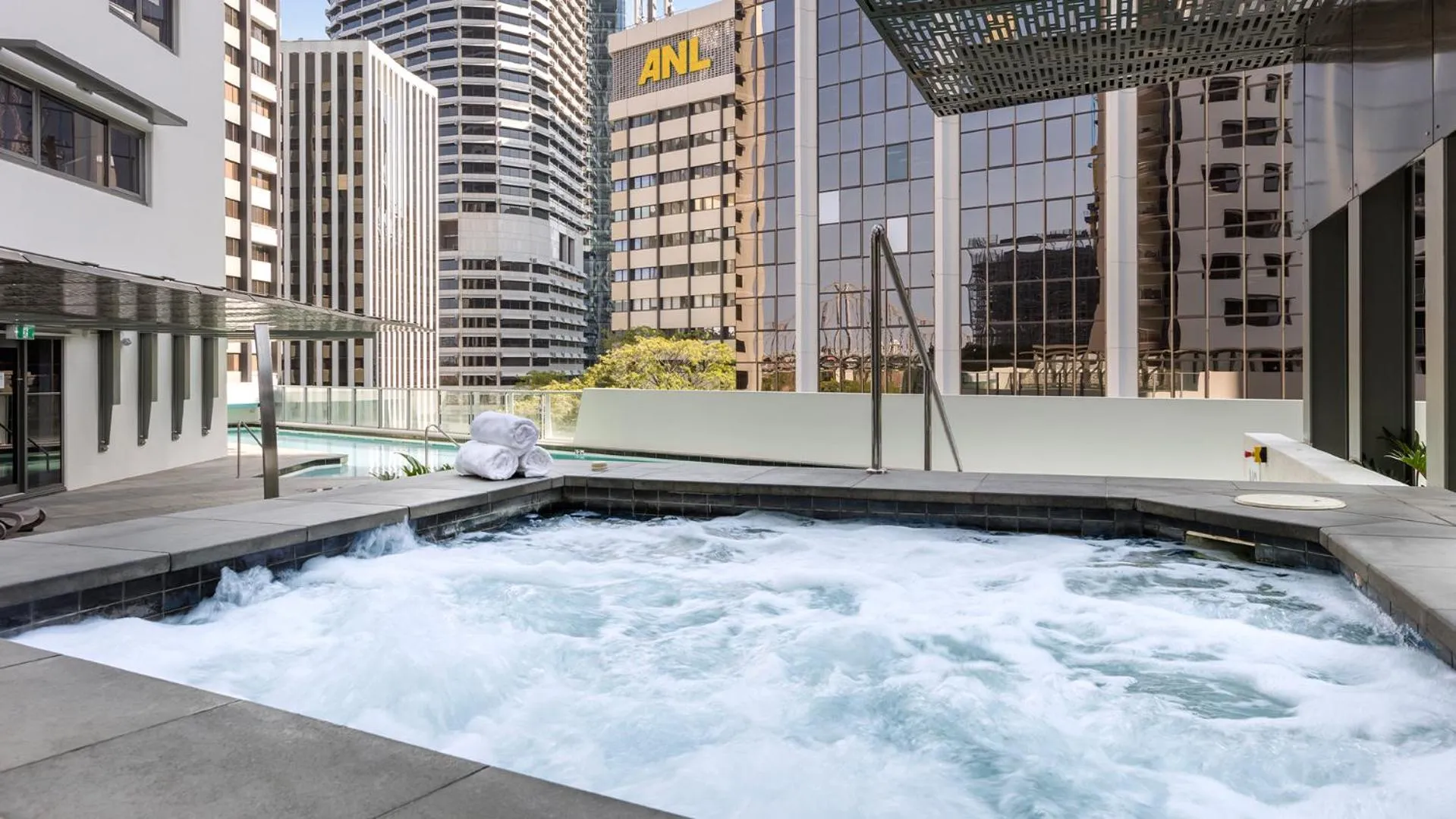 Hot Tub in Oaks Brisbane Aurora Suites
