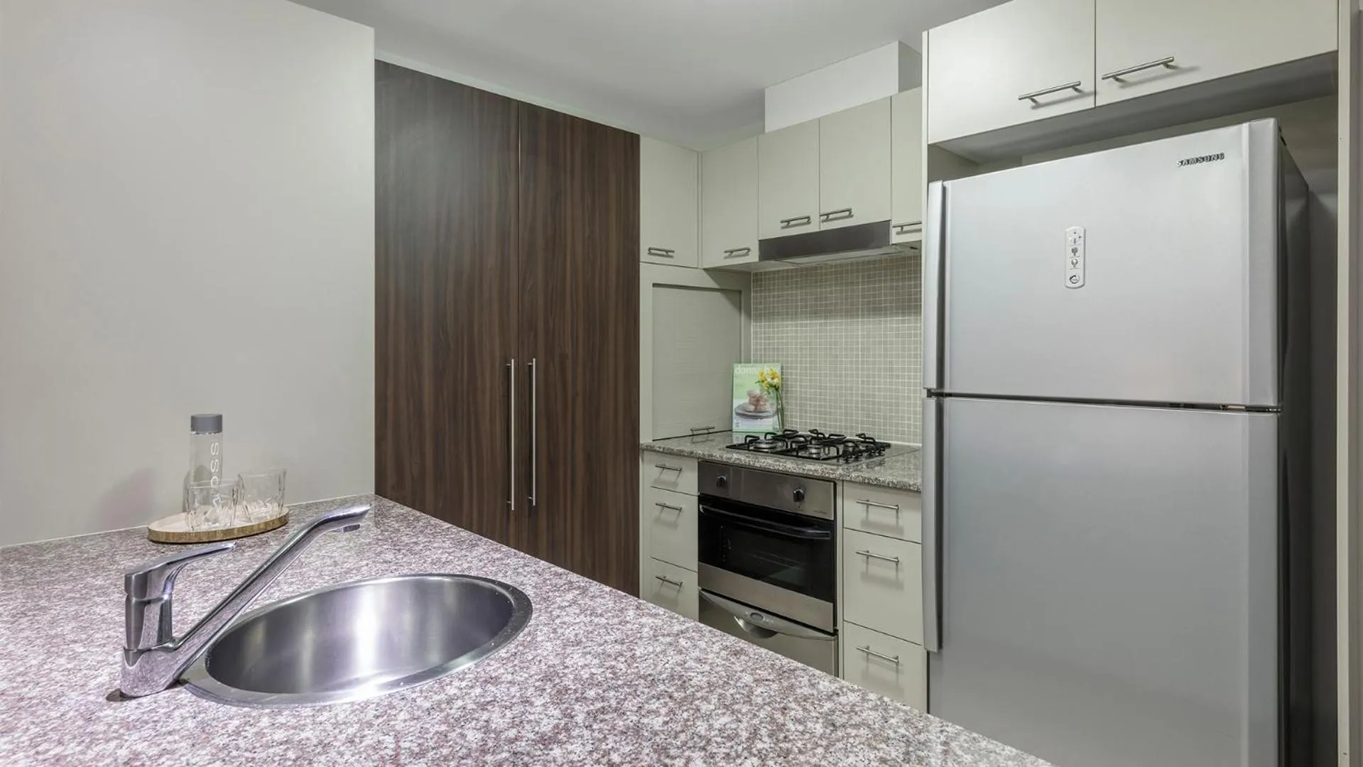 Kitchen or kitchenette in Oaks Brisbane Aurora Suites