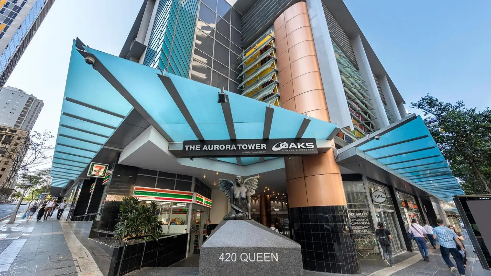 Property building in Oaks Brisbane Aurora Suites Property building in Oaks Brisbane Aurora Suites