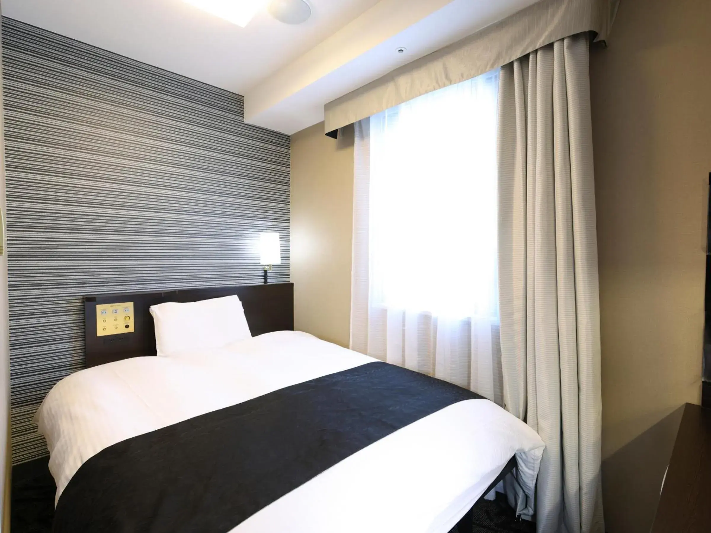 Photo of the whole room, Bed in APA Hotel Kanda Ekihigashi Photo of the whole room, Bed in APA Hotel Kanda Ekihigashi