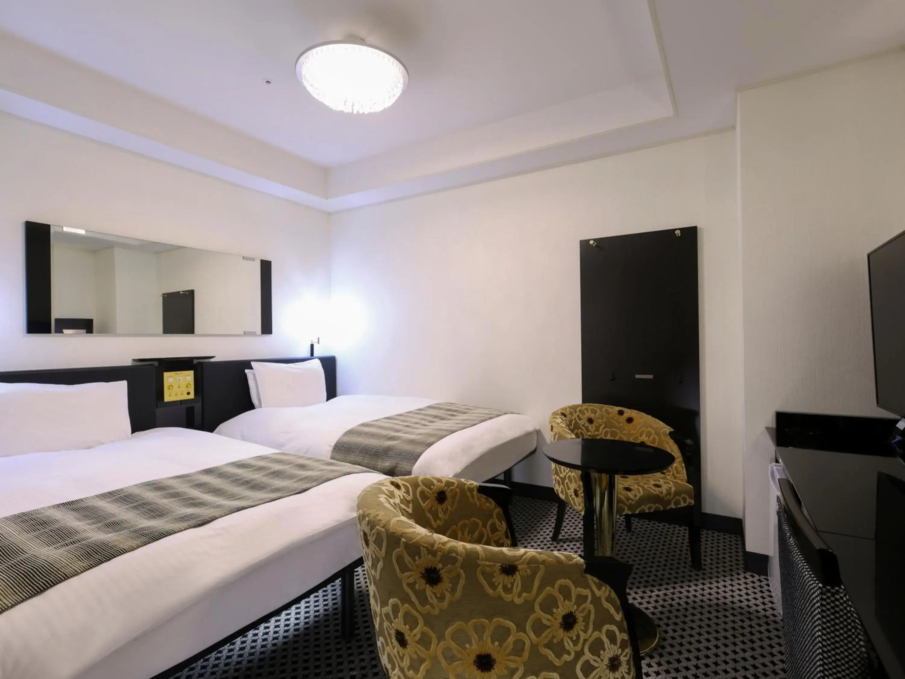 Photo of the whole room, Bed in APA Hotel Kanda Ekihigashi Photo of the whole room, Bed in APA Hotel Kanda Ekihigashi