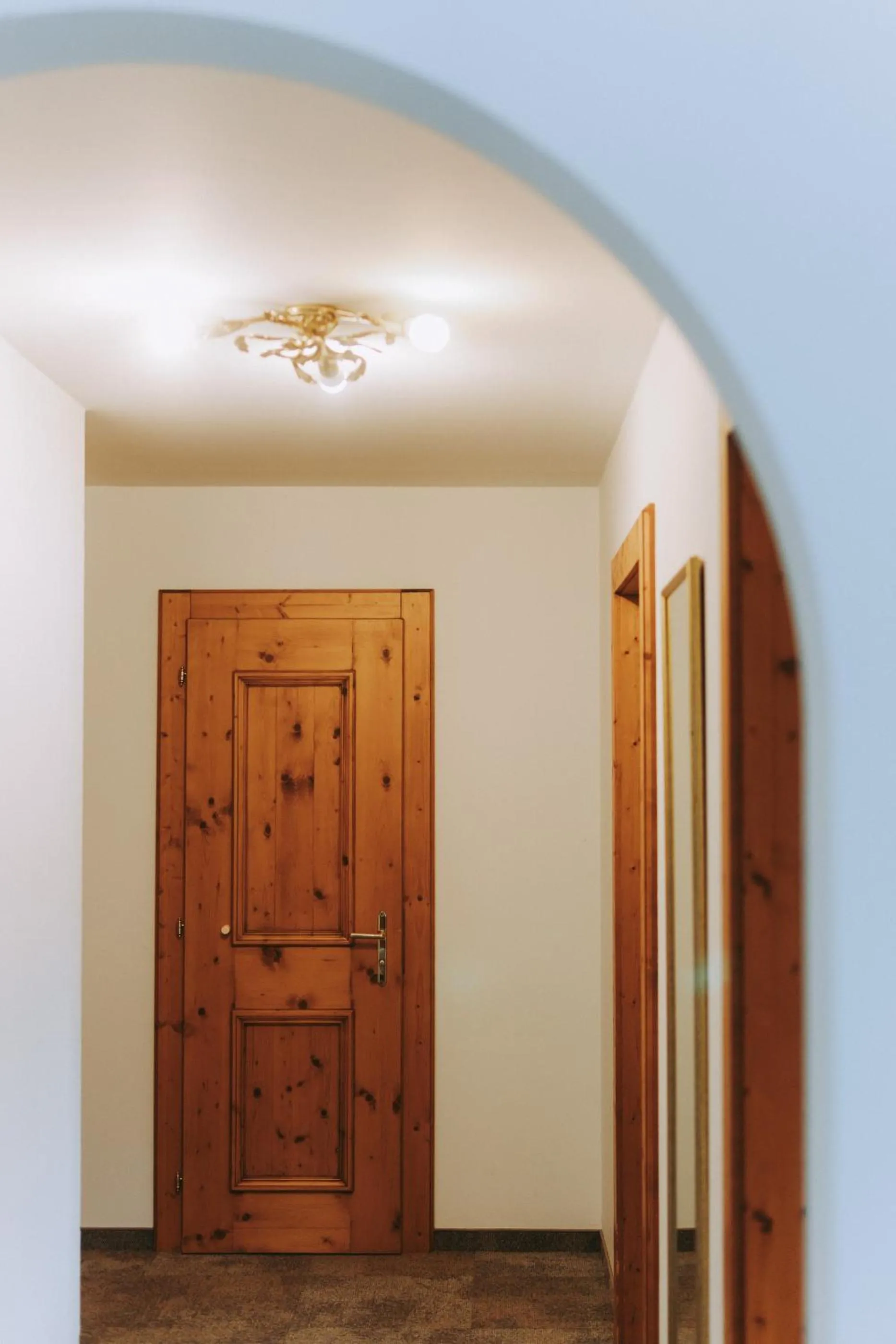 Photo of the whole room in MONS suites wine passion