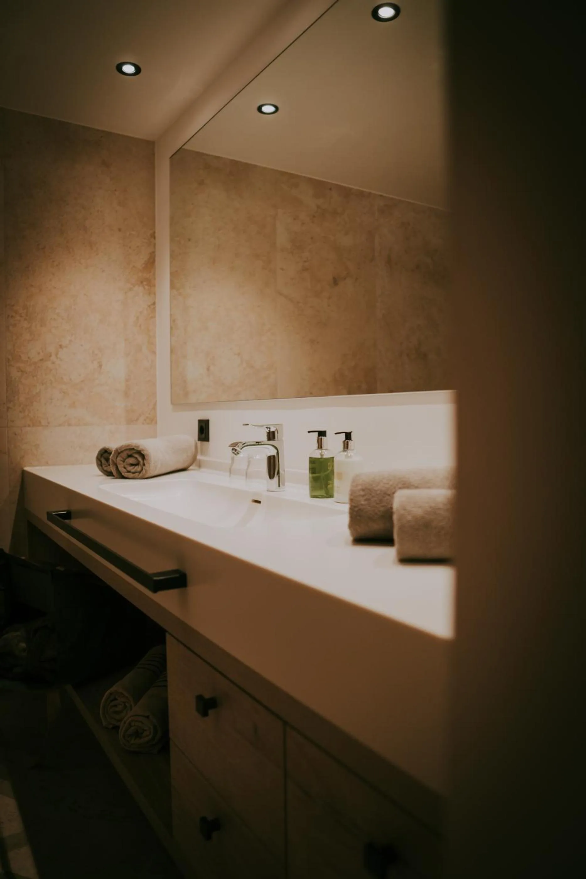 Photo of the whole room in MONS suites wine passion