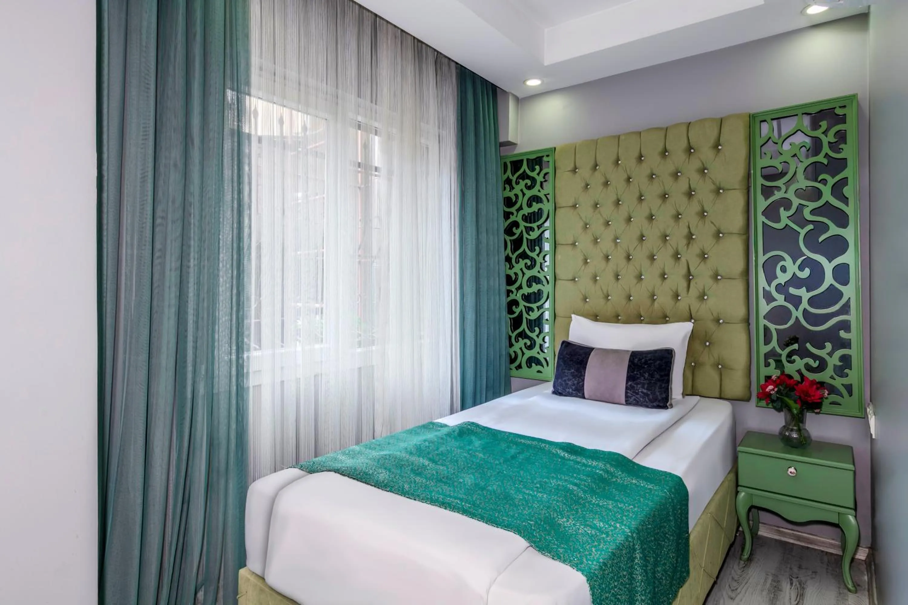 Photo of the whole room, Bed in Green Garden Hotel - Bahçelievler