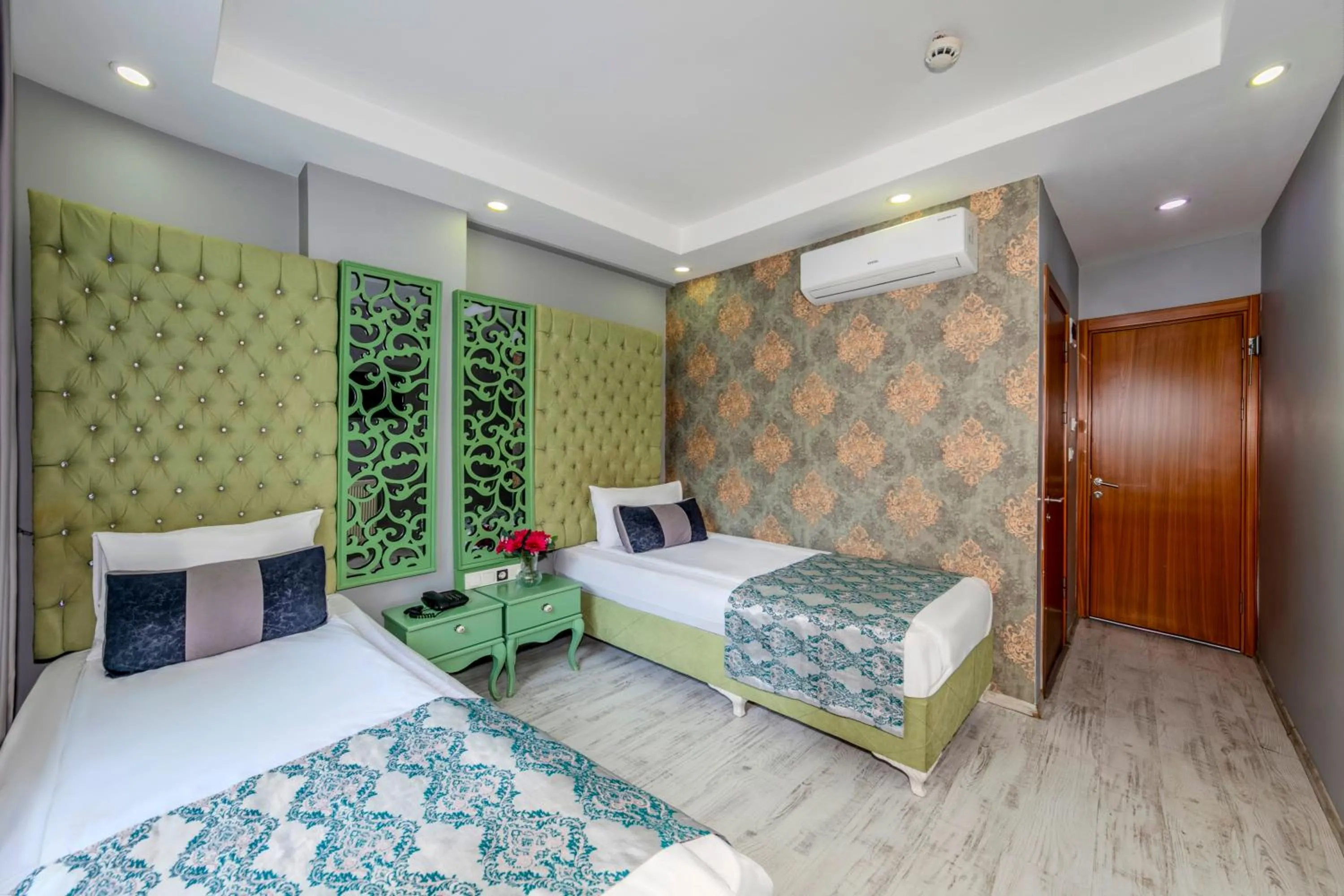 Photo of the whole room, Bed in Green Garden Hotel - Bahçelievler