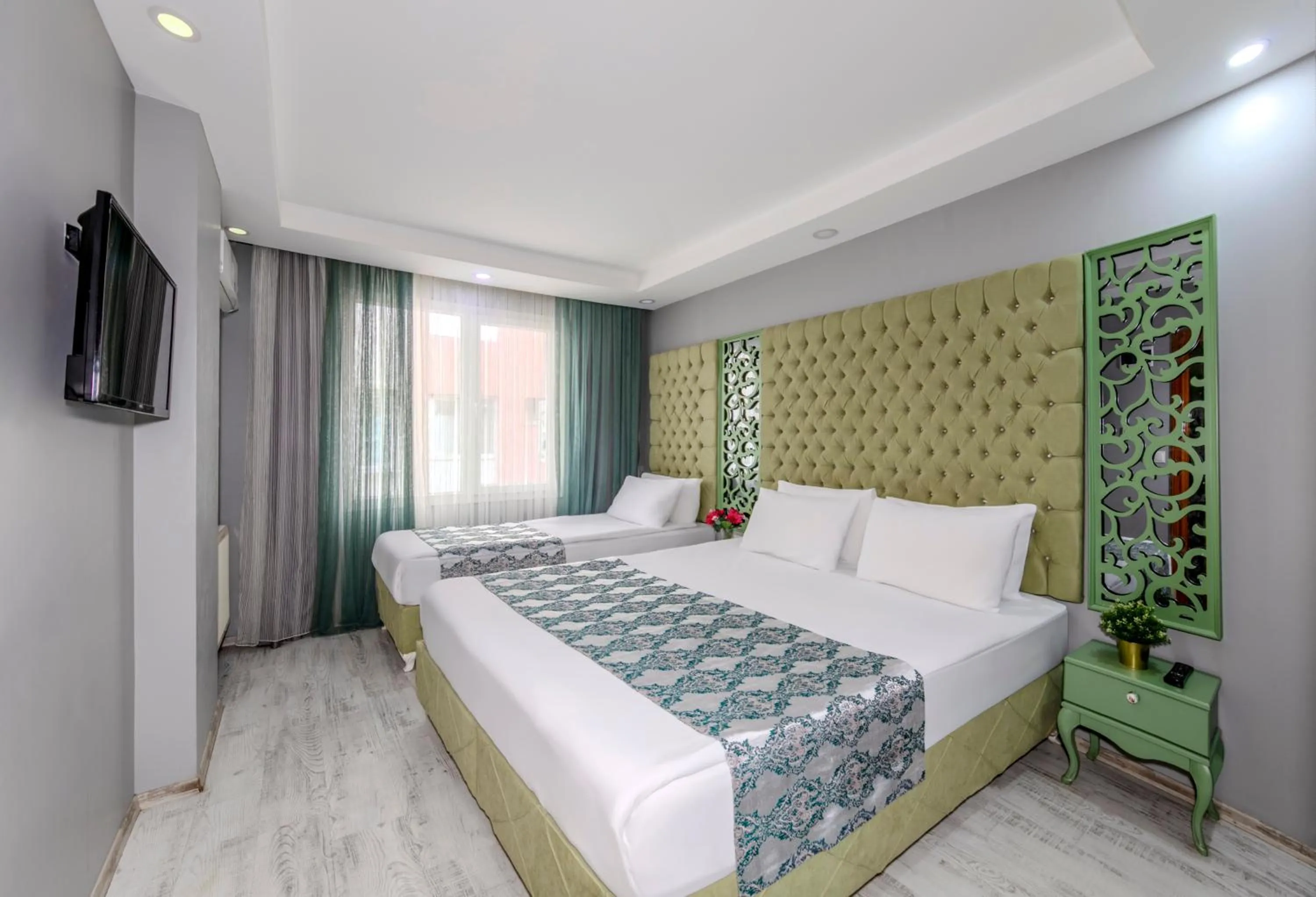 Photo of the whole room, Bed in Green Garden Hotel - Bahçelievler