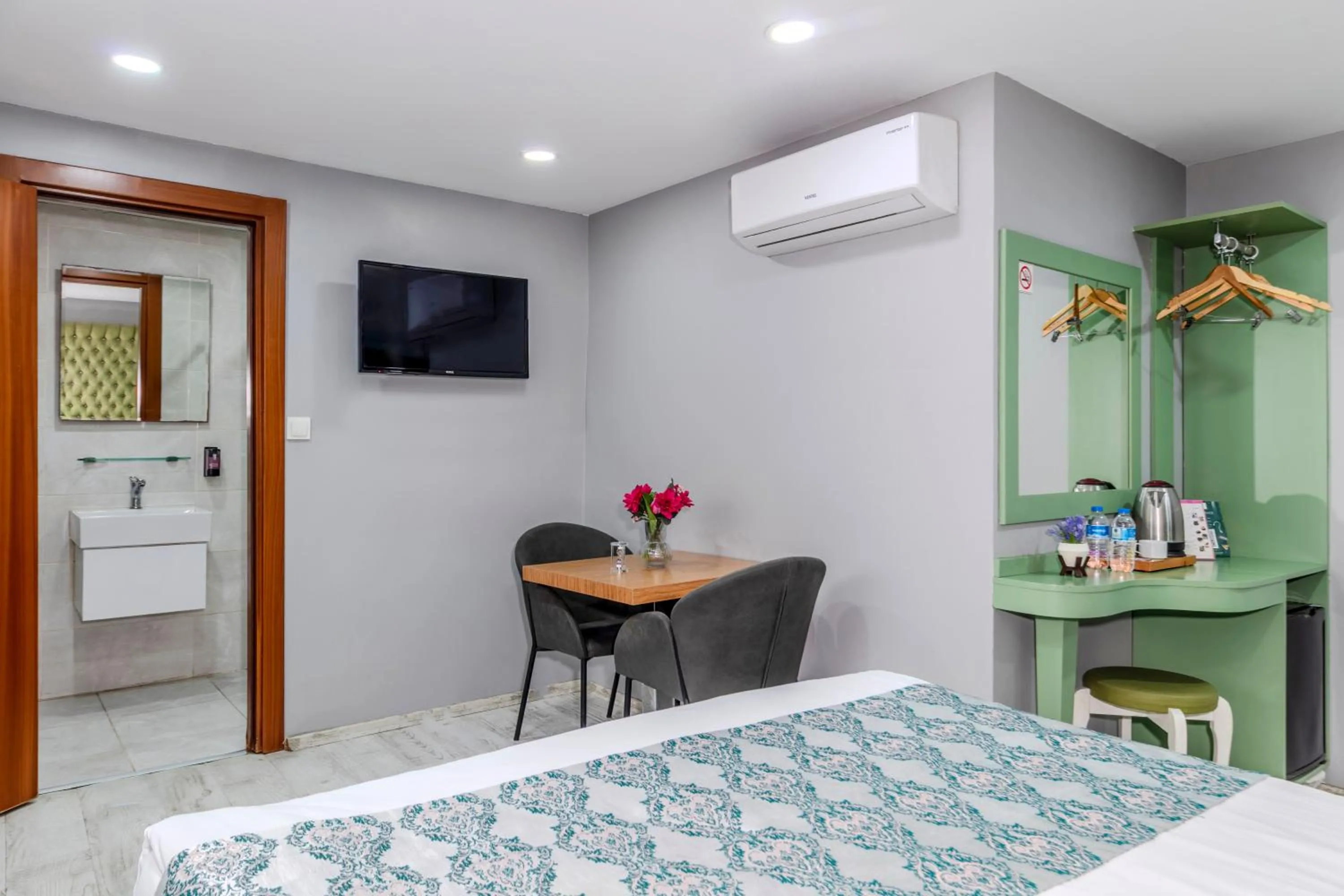 Bedroom, Bed in Green Garden Hotel - Bahçelievler