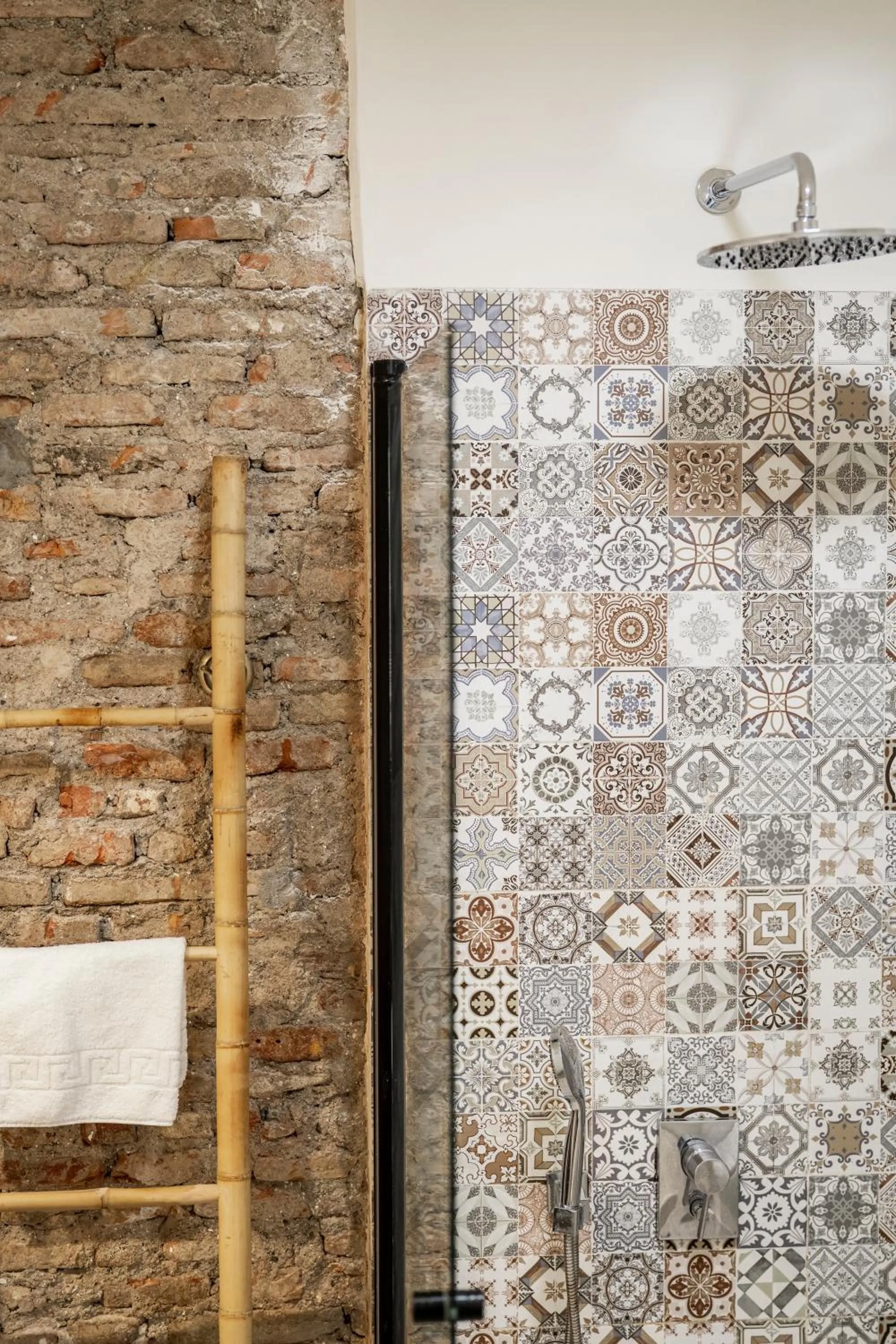 Shower in Cream Boutique Málaga