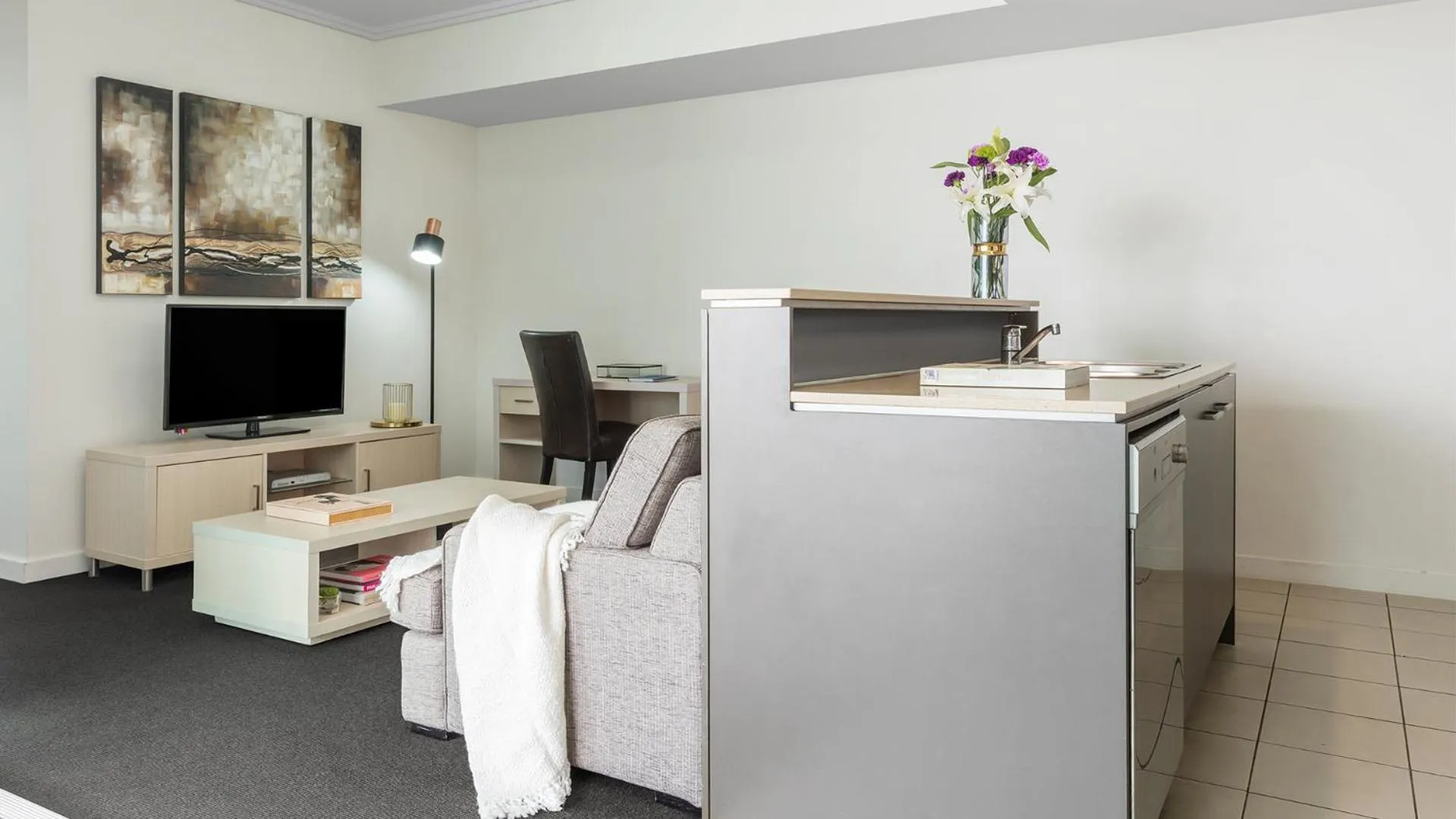 TV and multimedia in Oaks Brisbane Casino Tower Suites