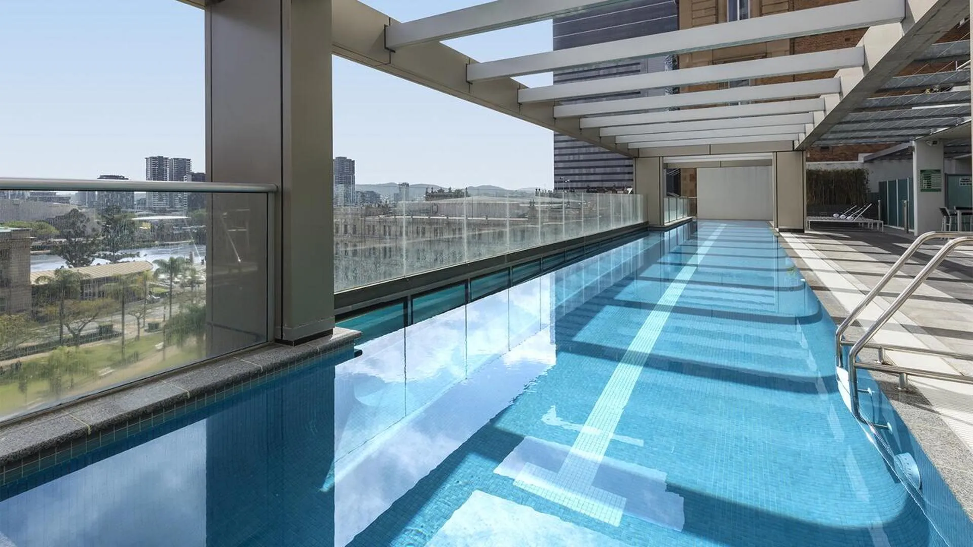 Swimming pool in Oaks Brisbane Casino Tower Suites