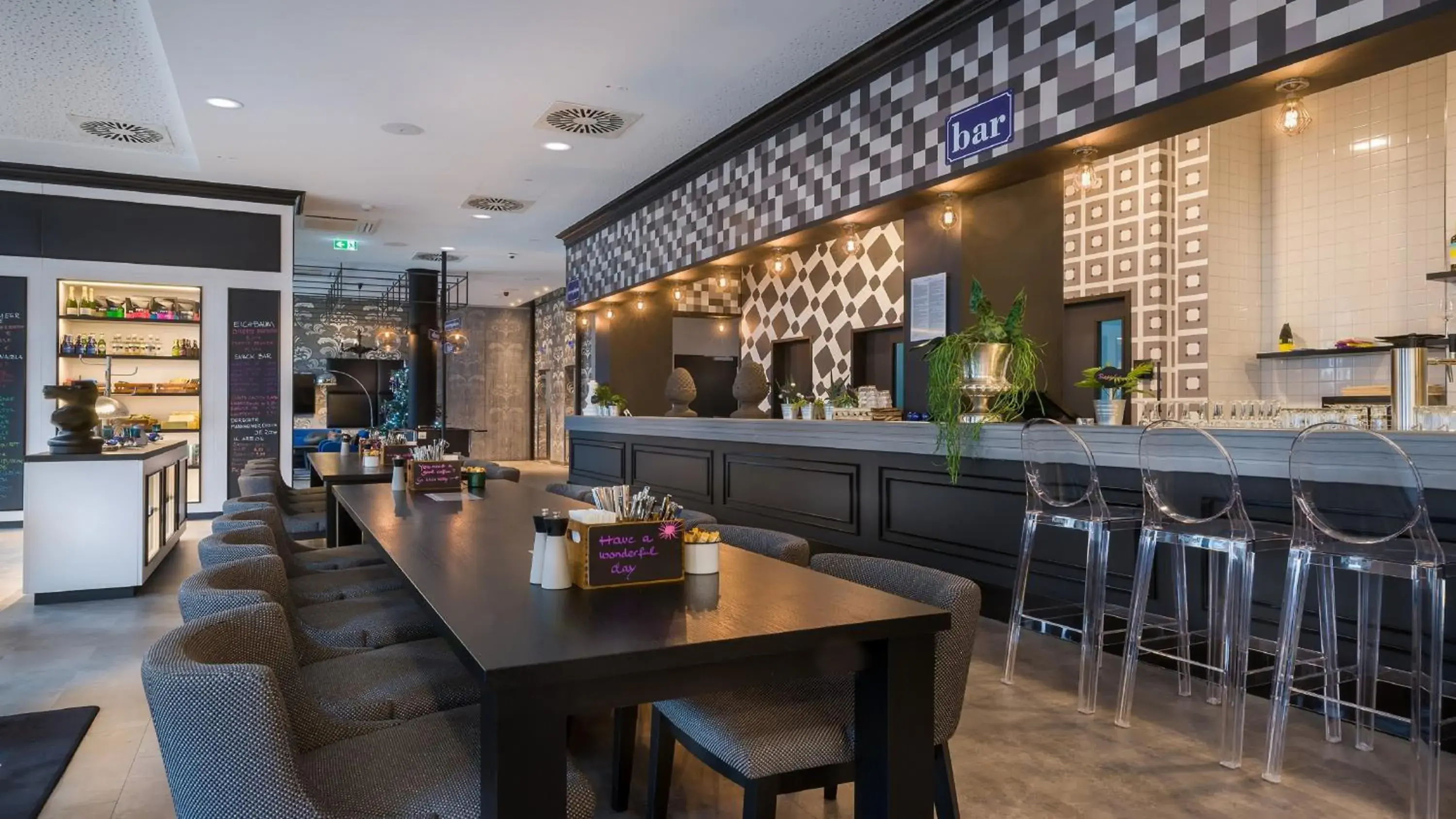 Lounge or bar in Holiday Inn - the niu, Square Mannheim by IHG Lounge or bar in Holiday Inn - the niu, Square Mannheim by IHG