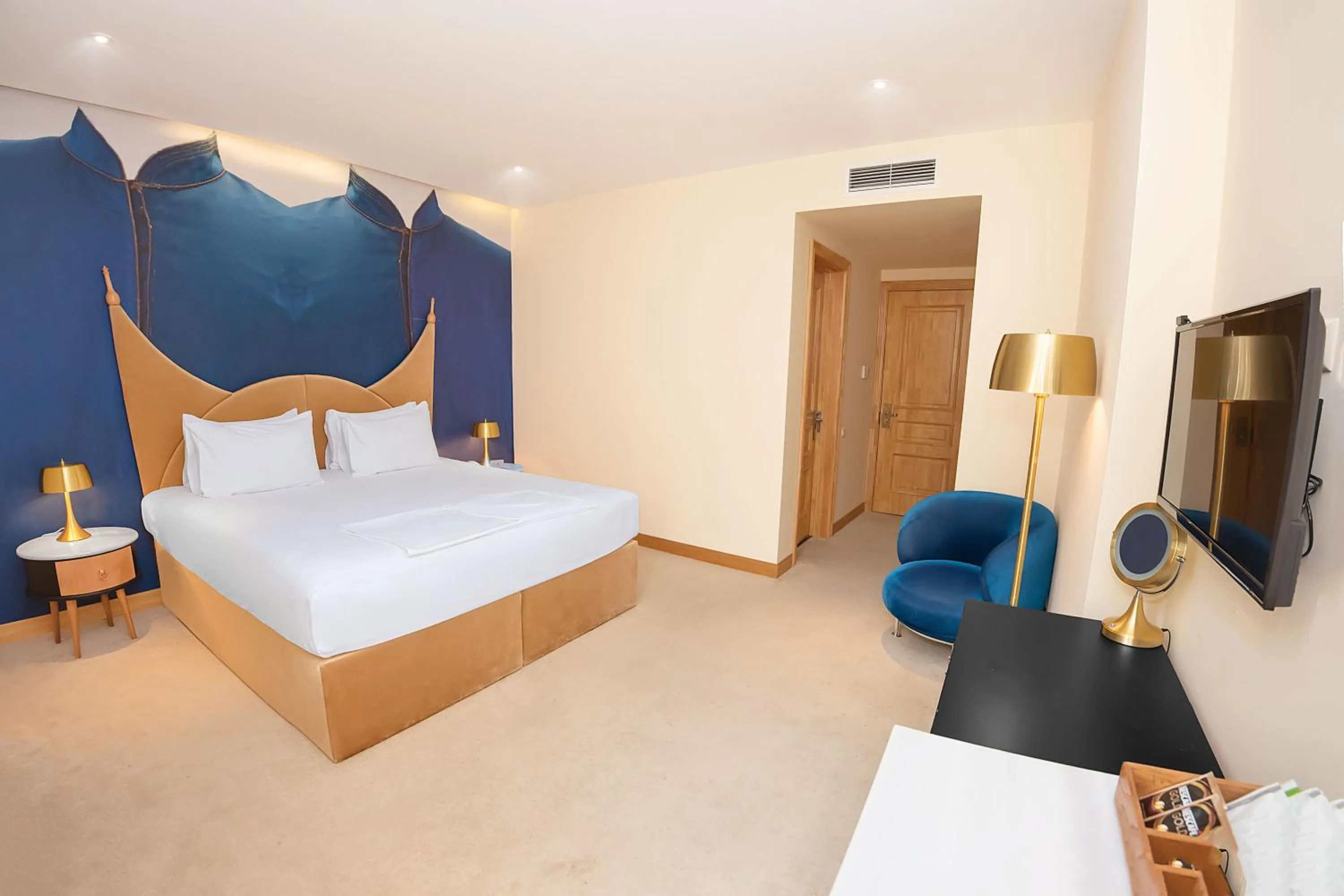 TV and multimedia, Bed in Folk Boutique Hotel