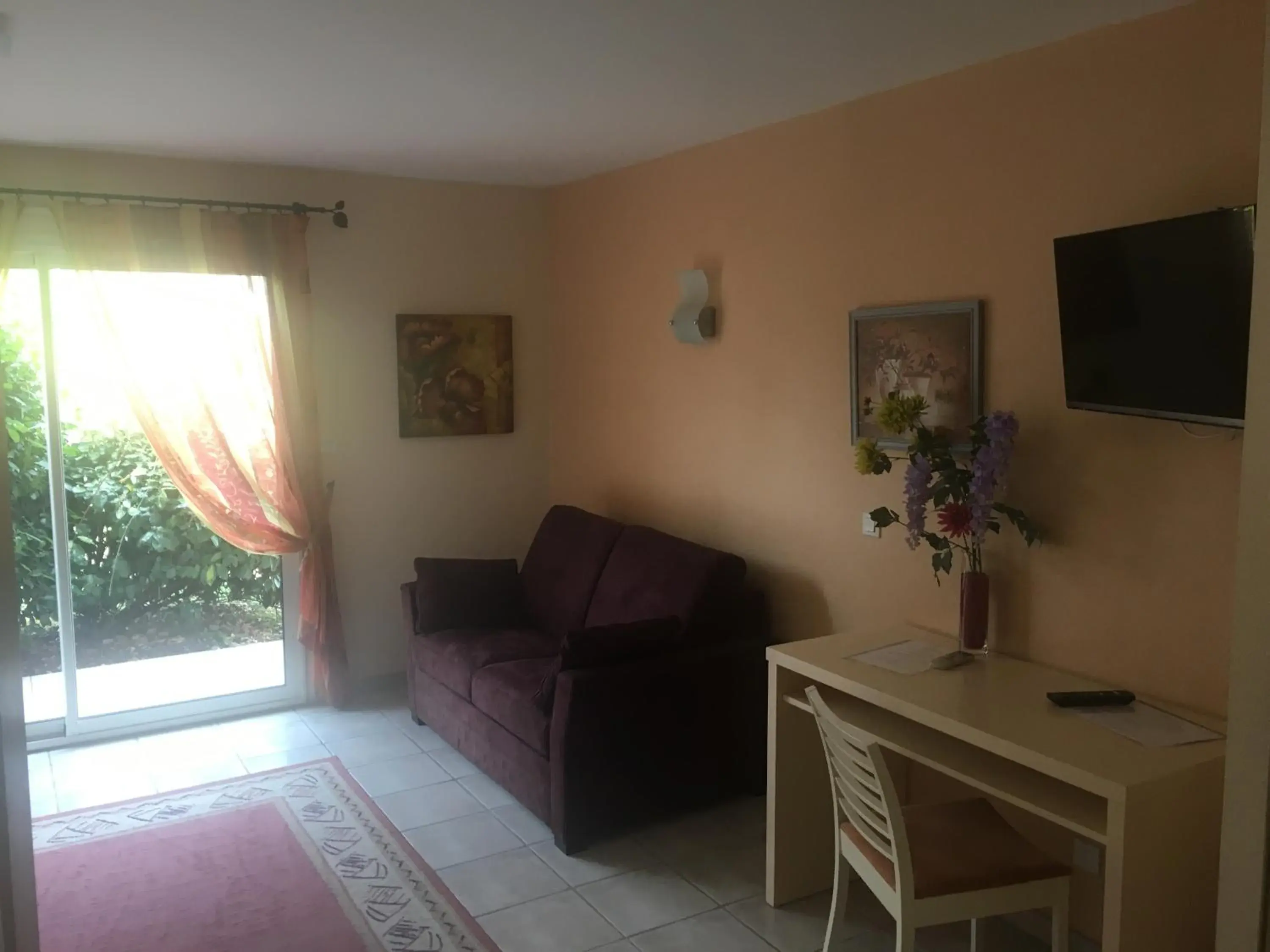 Double Room in Chambres d'Hôtes La Coloniale Double Room in Chambres d'Hôtes La Coloniale