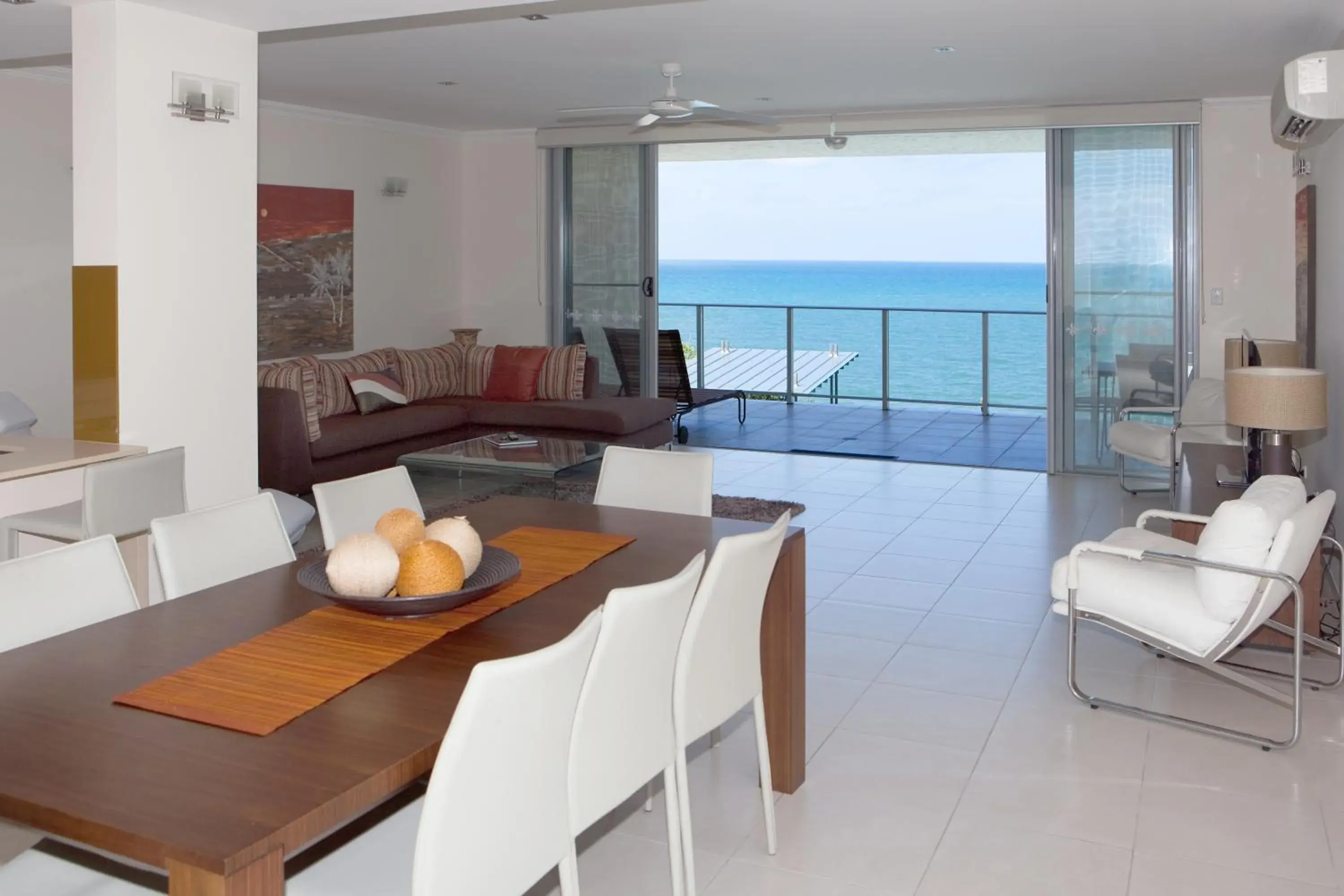 Three-Bedroom Apartment in Vue Apartments Trinity Beach Three-Bedroom Apartment in Vue Apartments Trinity Beach