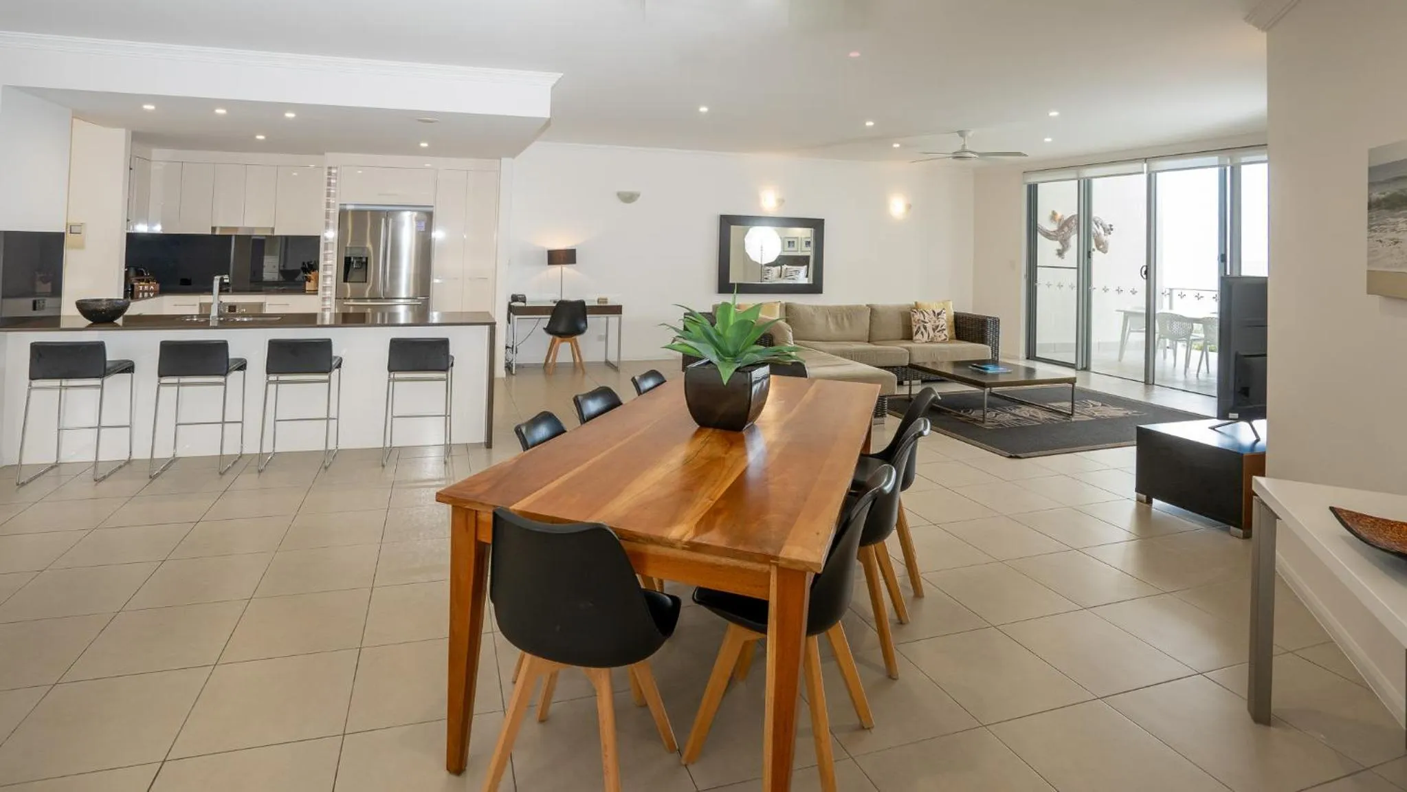 Dining area in Vue Apartments Trinity Beach