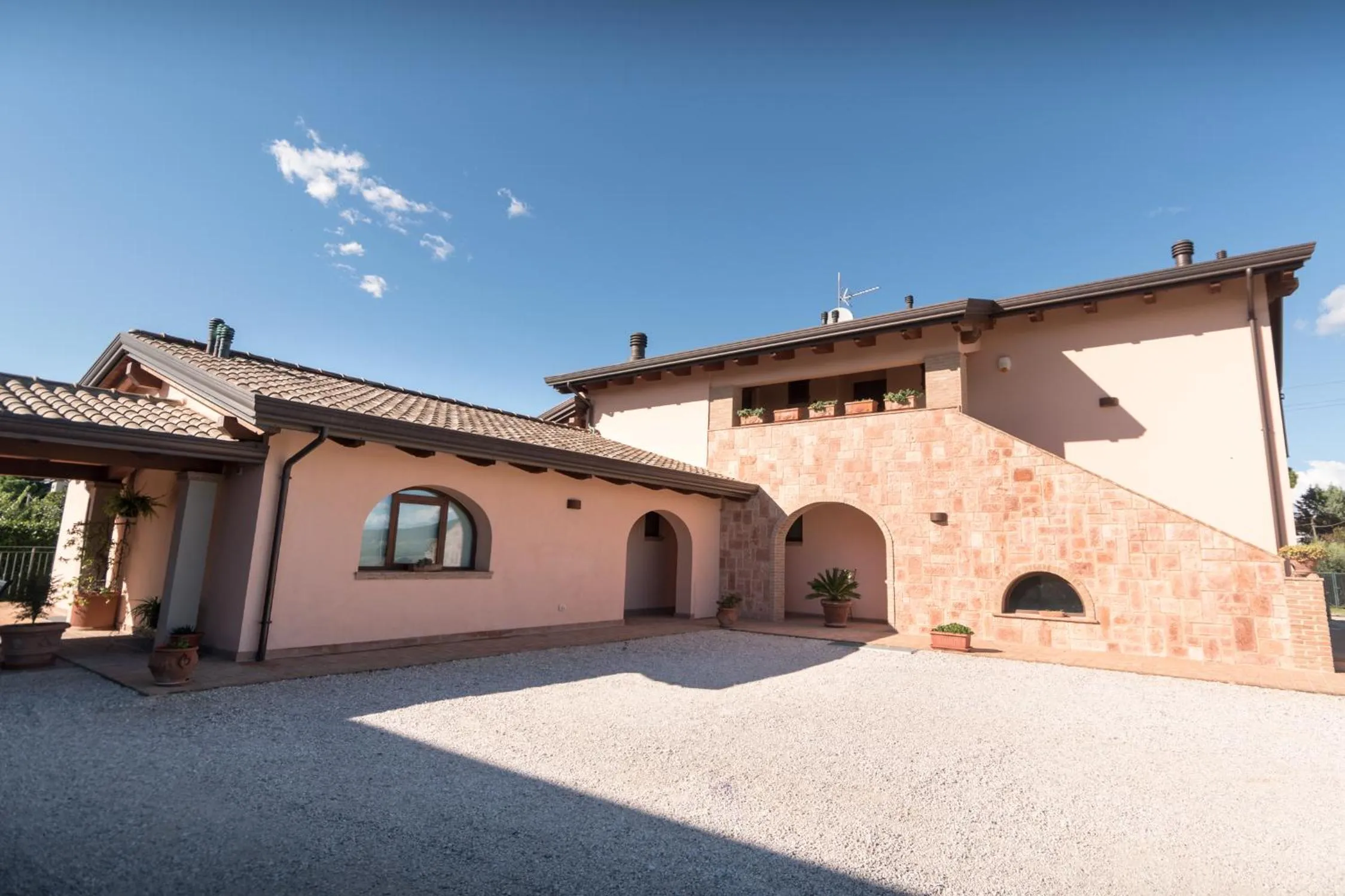 Property building in Rosa di Assisi