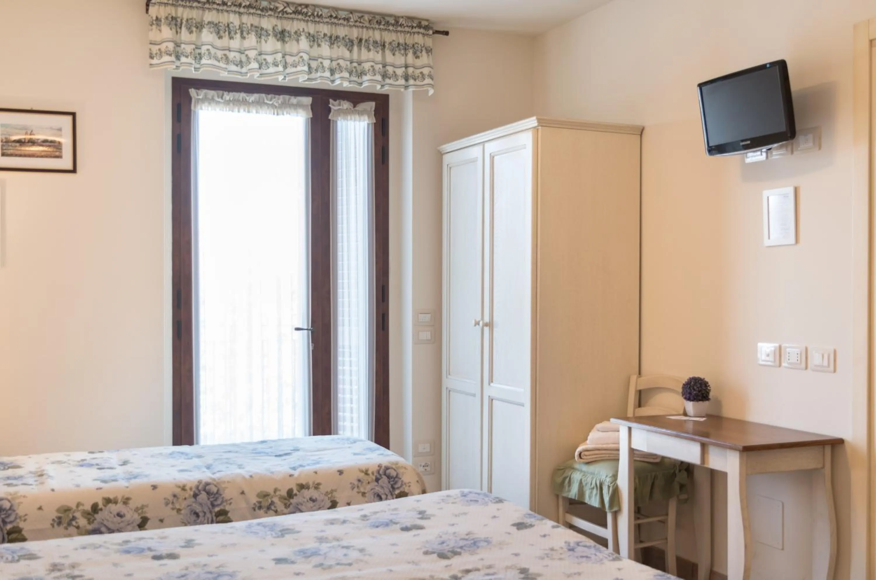 Bedroom, Bed in Rosa di Assisi