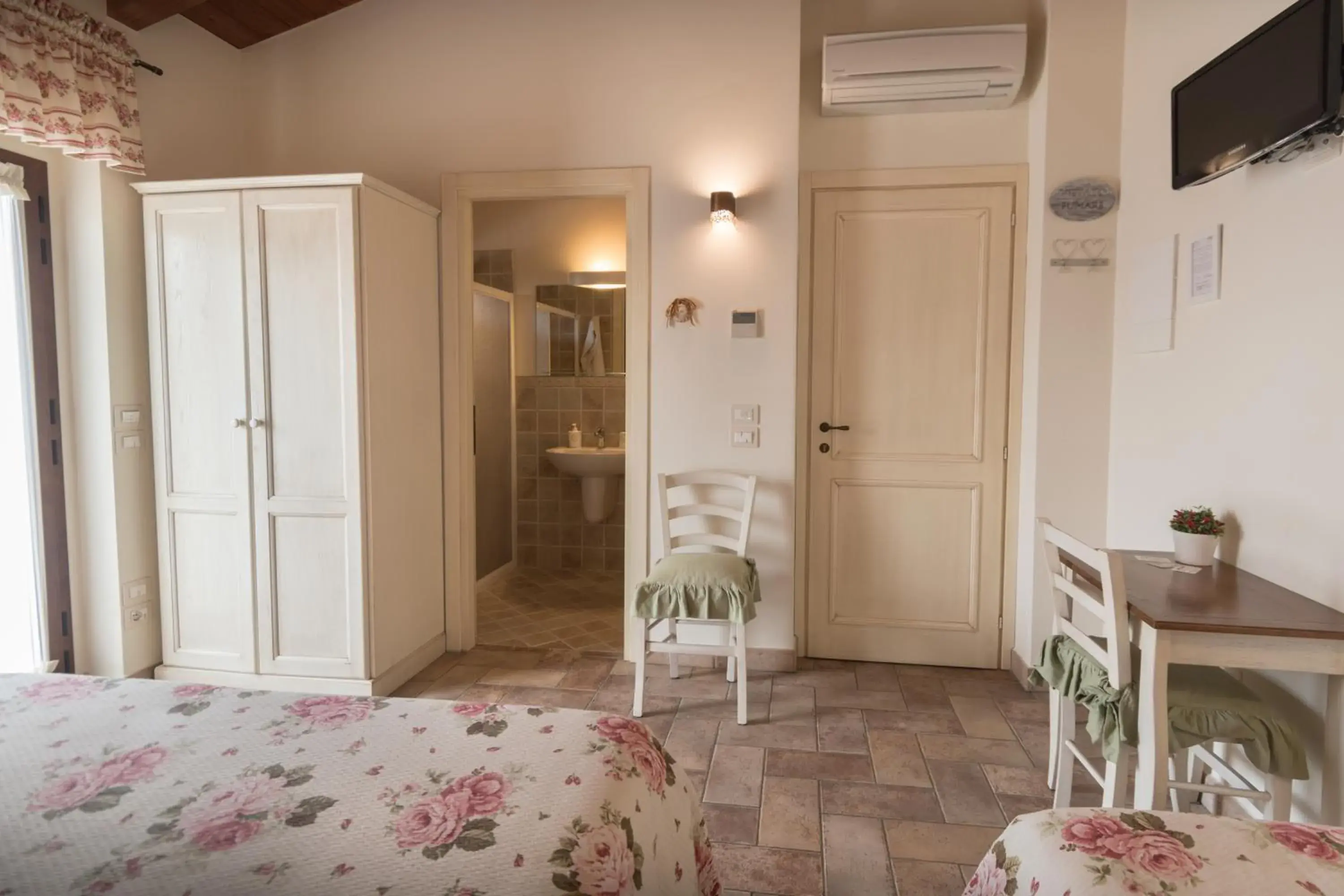 Photo of the whole room, Bed in Rosa di Assisi Photo of the whole room, Bed in Rosa di Assisi