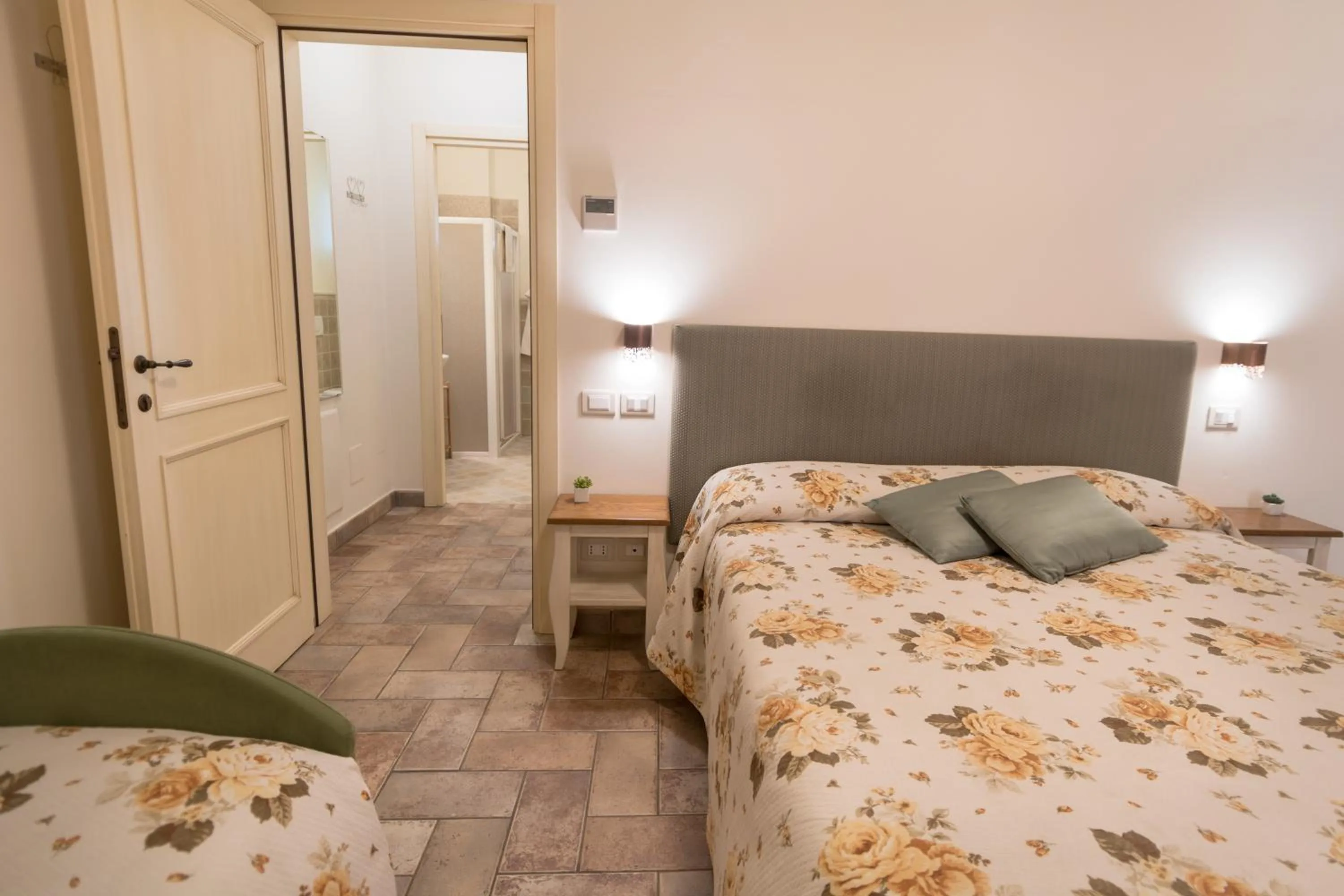 Bedroom, Bed in Rosa di Assisi