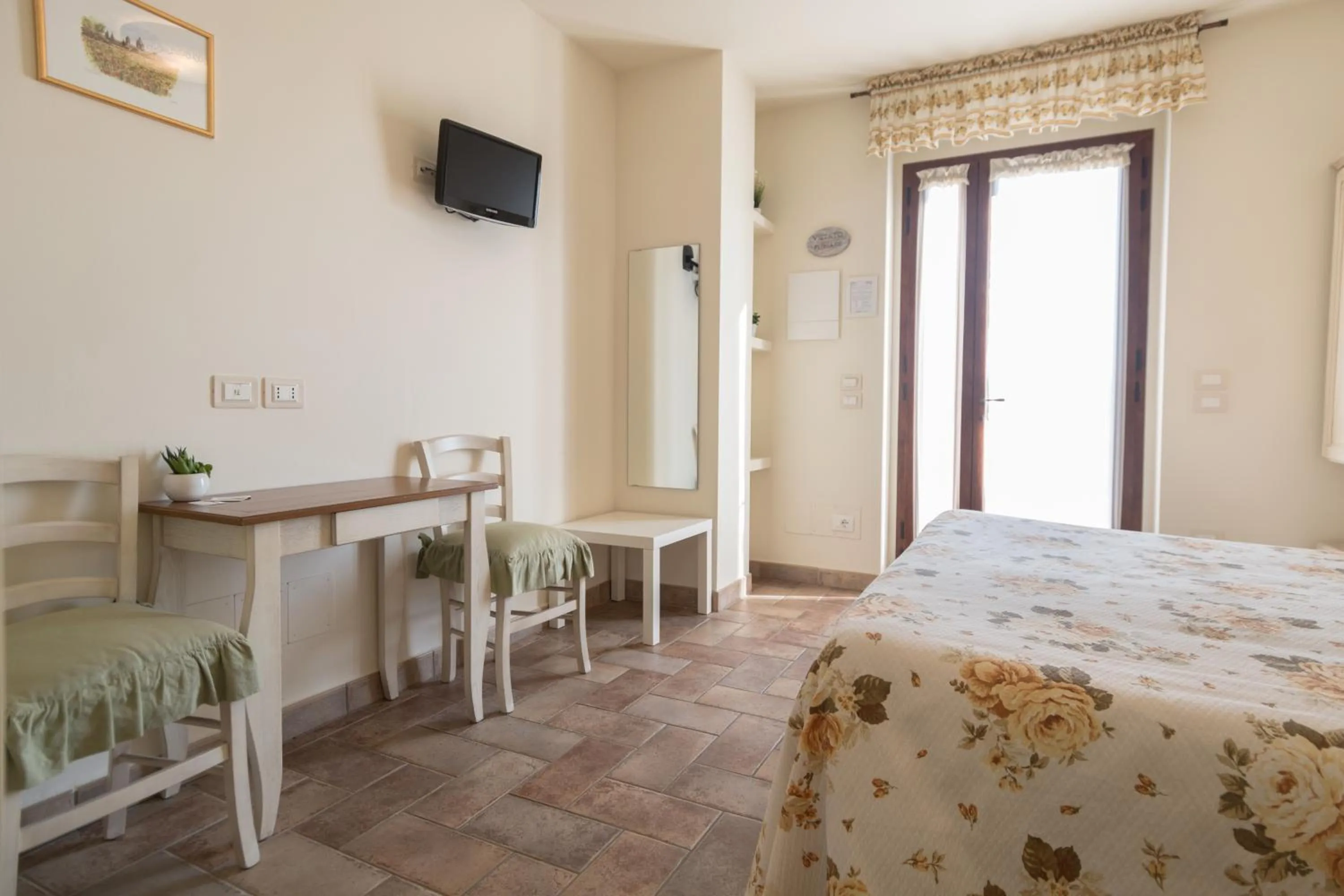 Bedroom, Bed in Rosa di Assisi