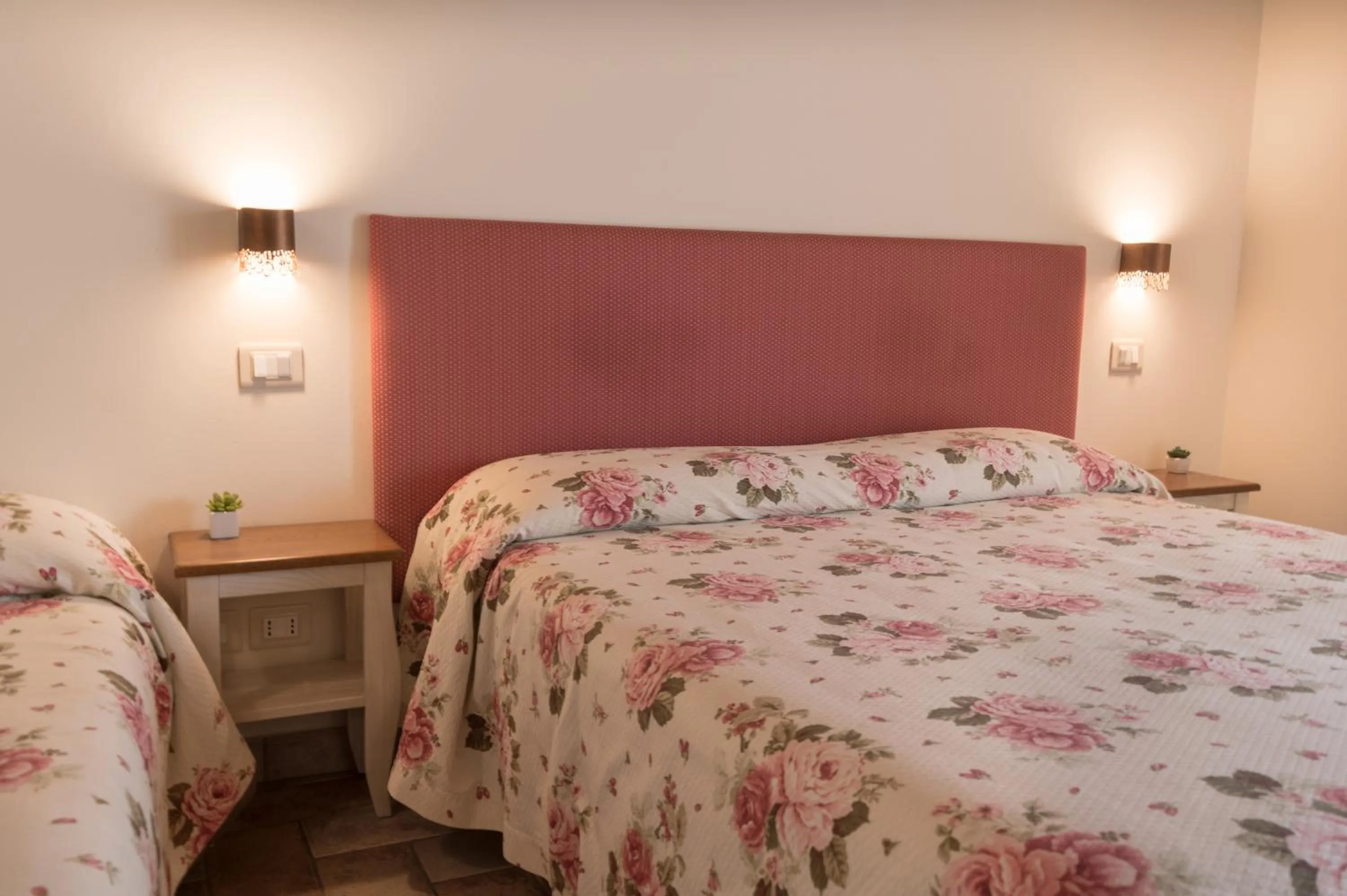 Bedroom, Bed in Rosa di Assisi