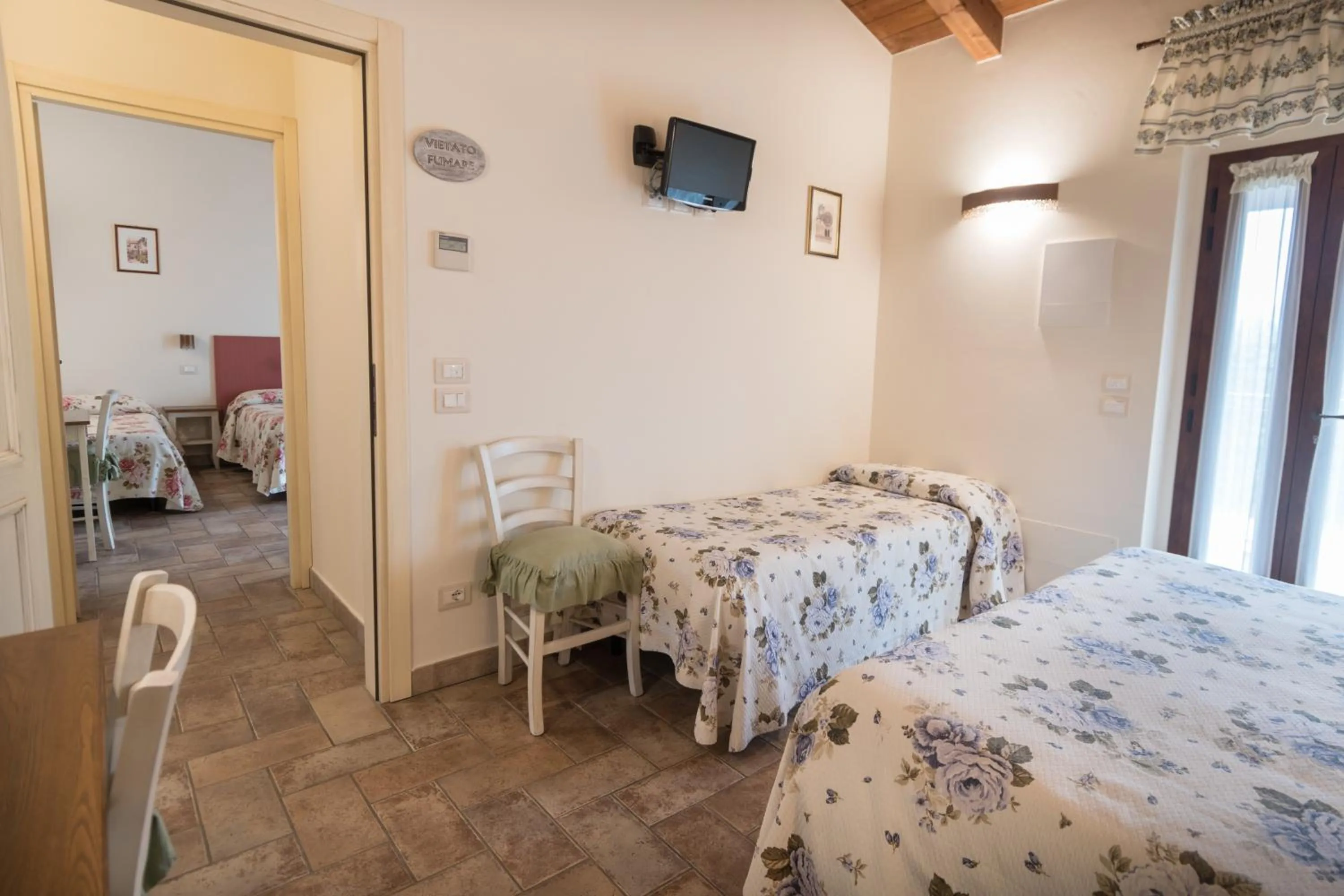 Bedroom, Bed in Rosa di Assisi