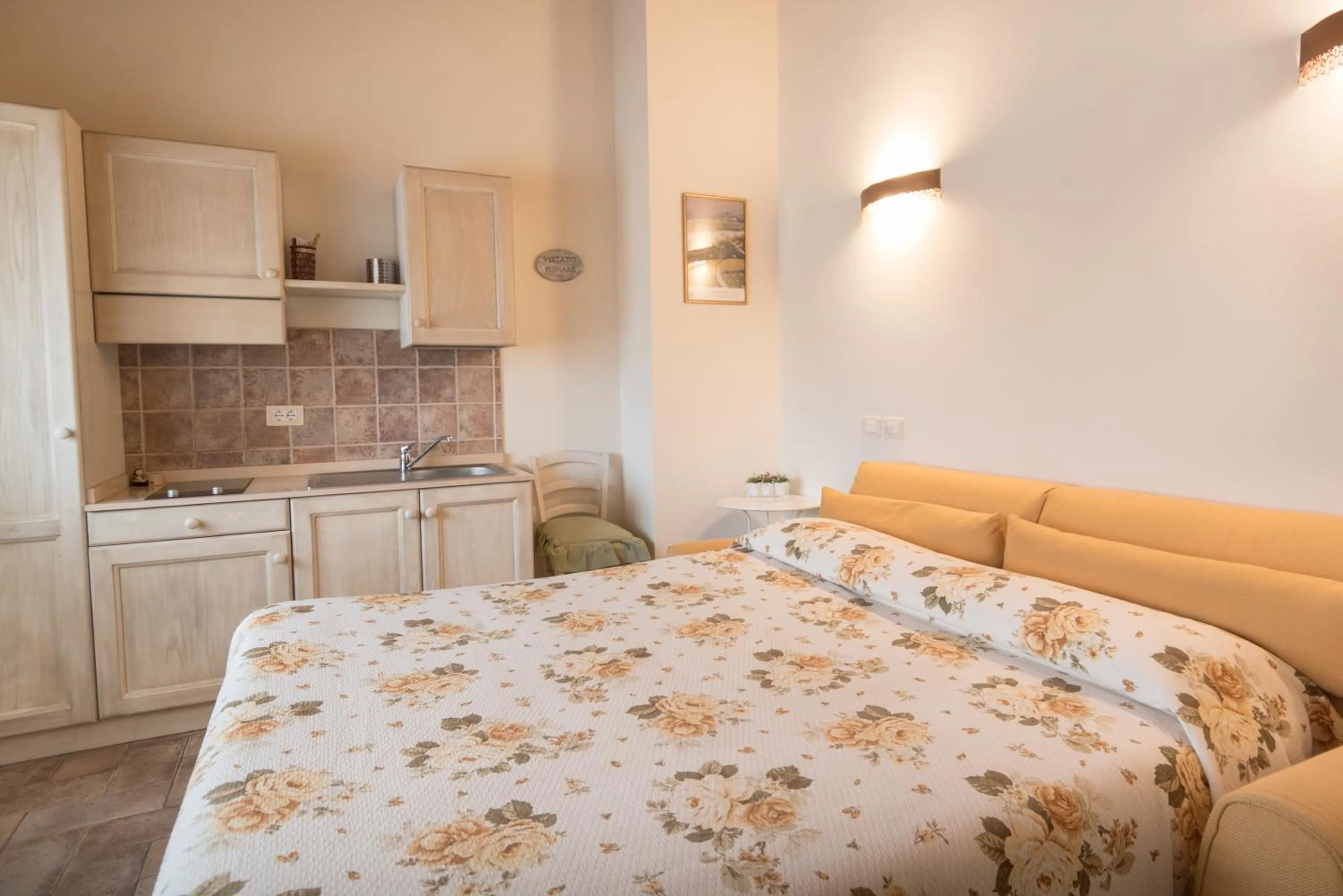 Bedroom, Bed in Rosa di Assisi