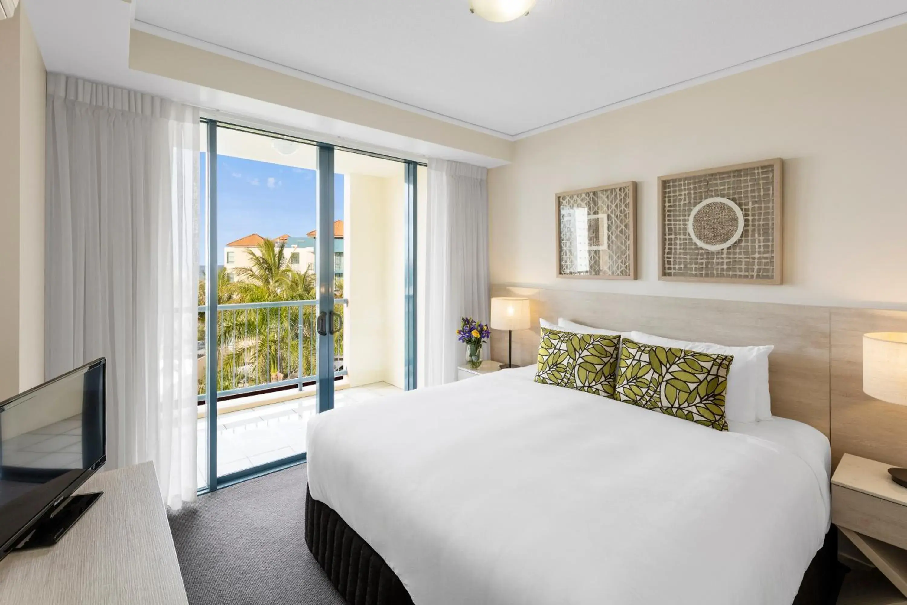 TV and multimedia, Bed in Oaks Sunshine Coast Seaforth Resort TV and multimedia, Bed in Oaks Sunshine Coast Seaforth Resort