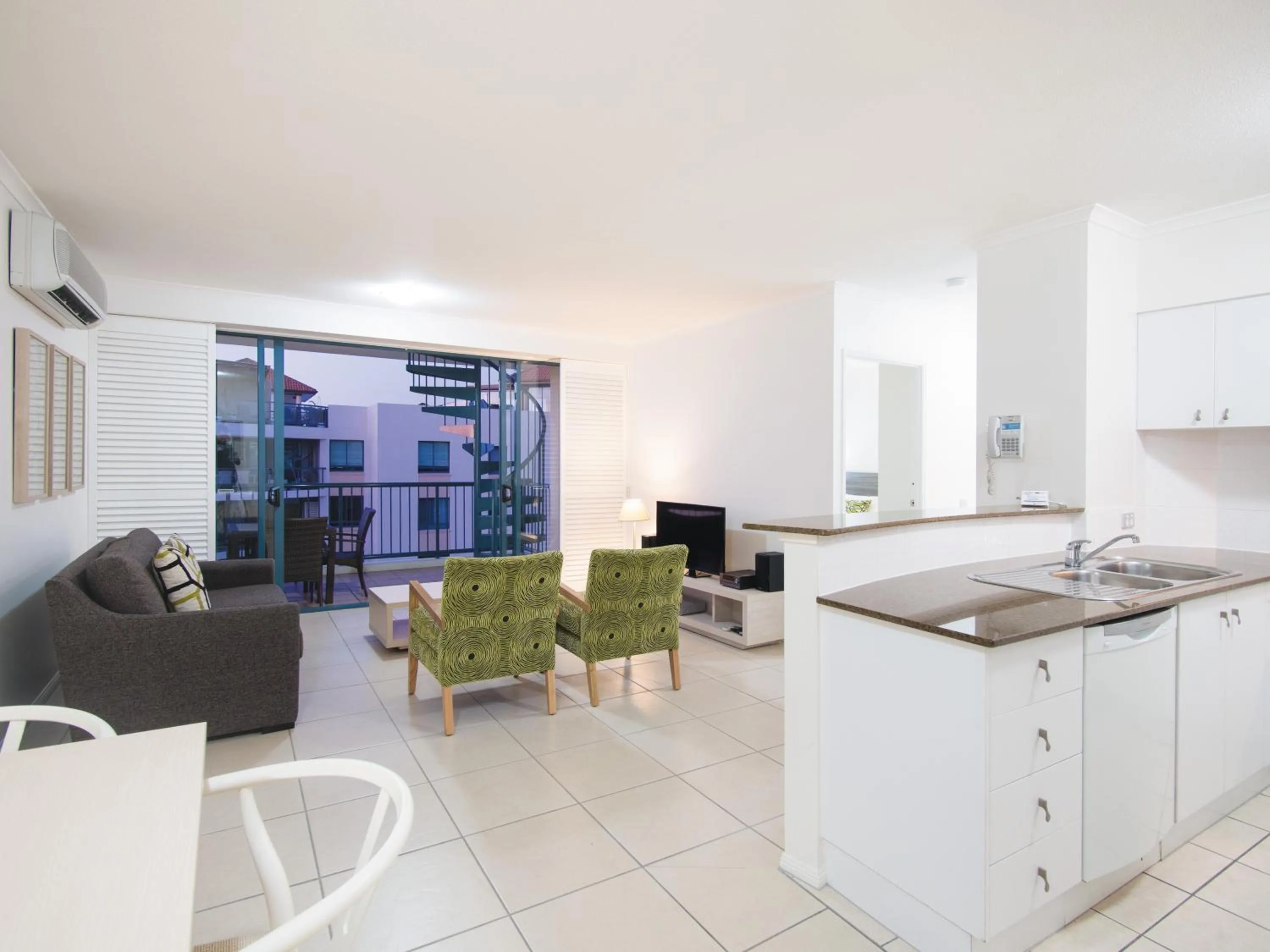 TV and multimedia in Oaks Sunshine Coast Seaforth Resort