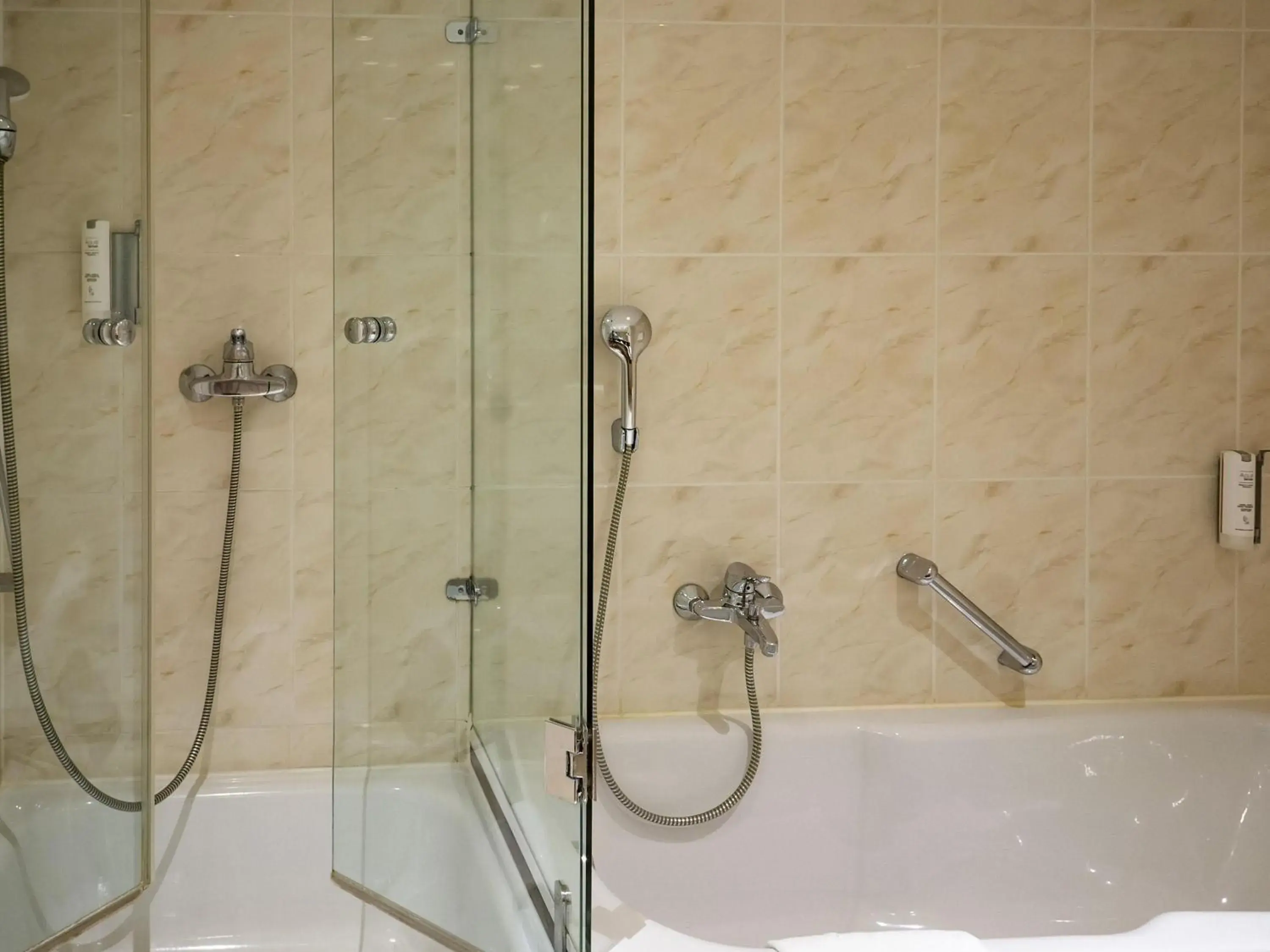 Bedroom in Atomis Hotel Munich Airport by Mercure Bedroom in Atomis Hotel Munich Airport by Mercure