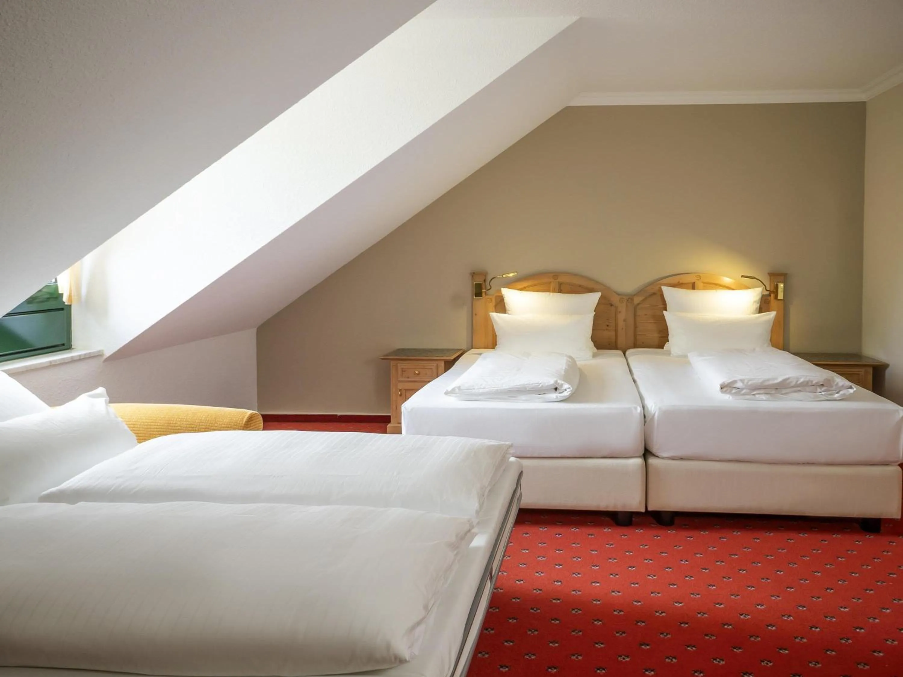 Bedroom, Bed in Atomis Hotel Munich Airport by Mercure