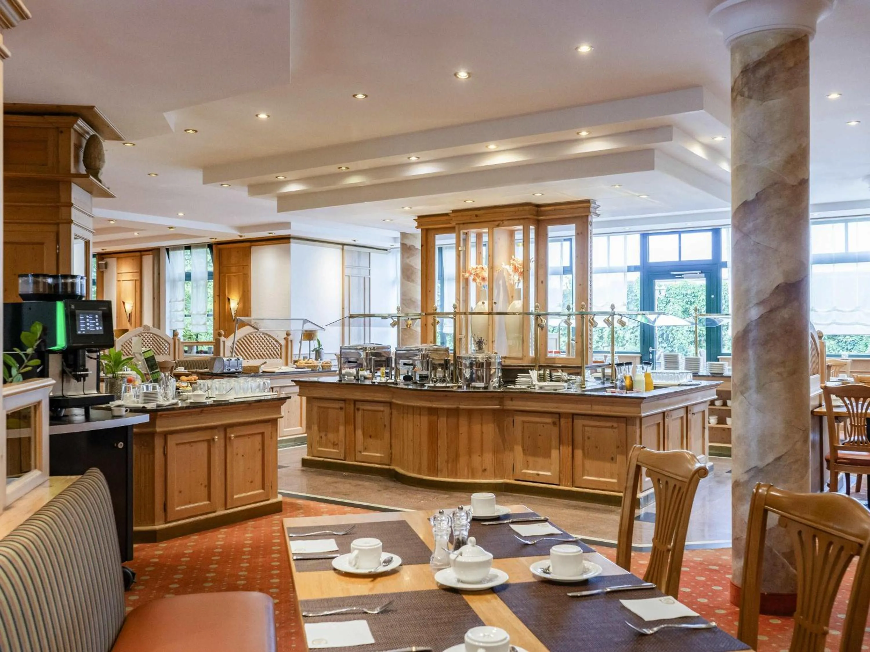 Restaurant/places to eat in Atomis Hotel Munich Airport by Mercure