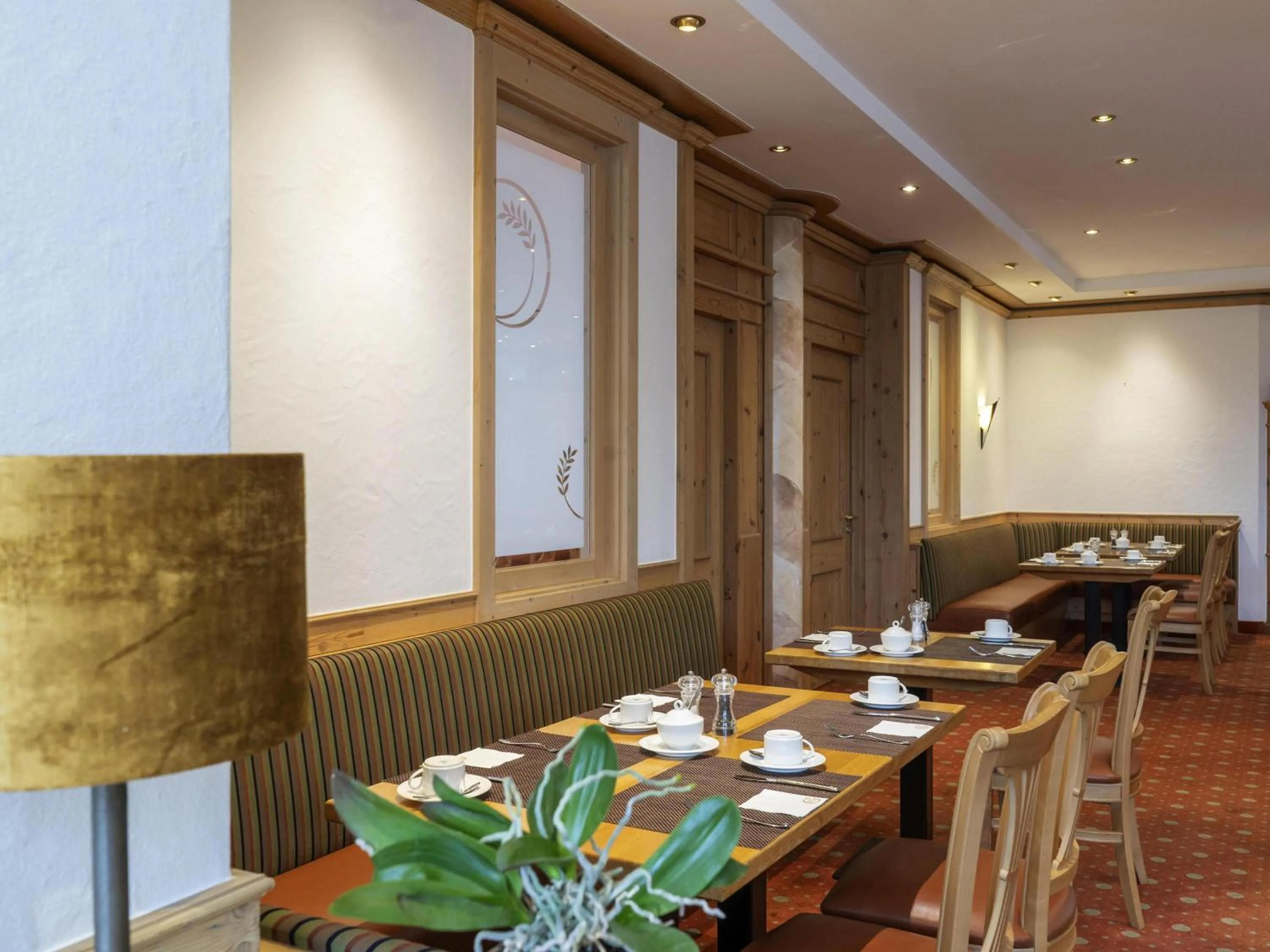 Restaurant/places to eat in Atomis Hotel Munich Airport by Mercure