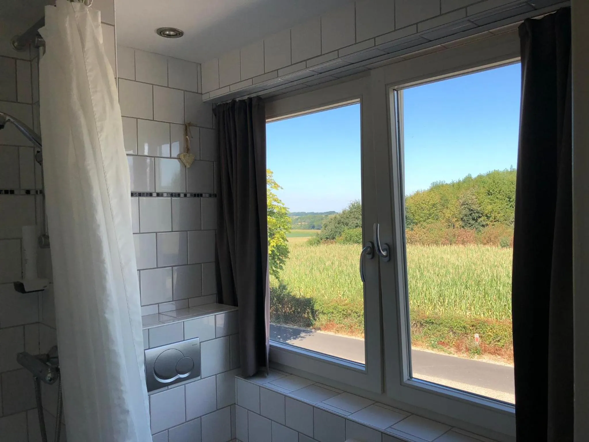 Bathroom in Hotel de Plank - alle kamers met airconditioning