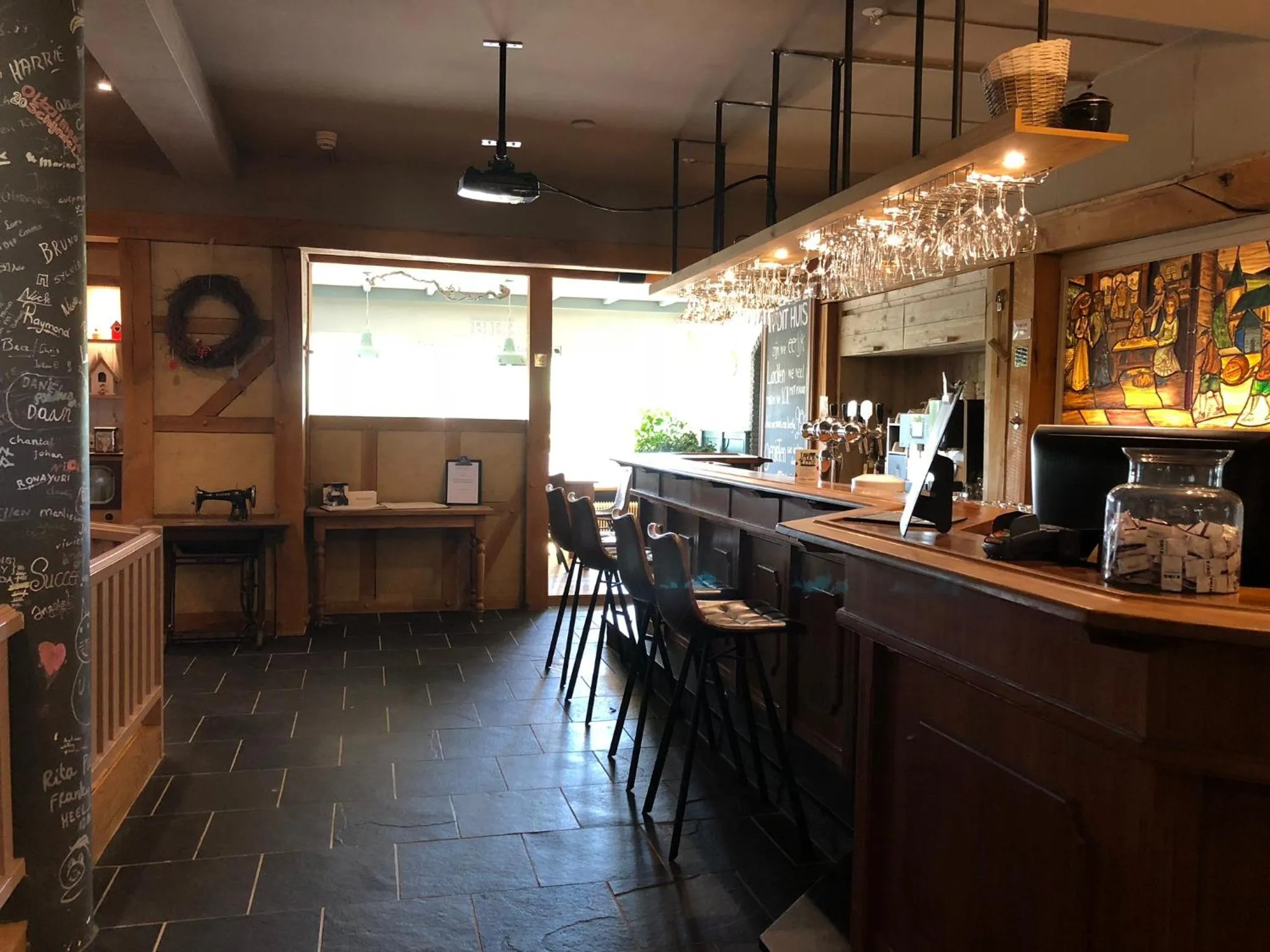 Lounge or bar in Hotel de Plank - alle kamers met airconditioning