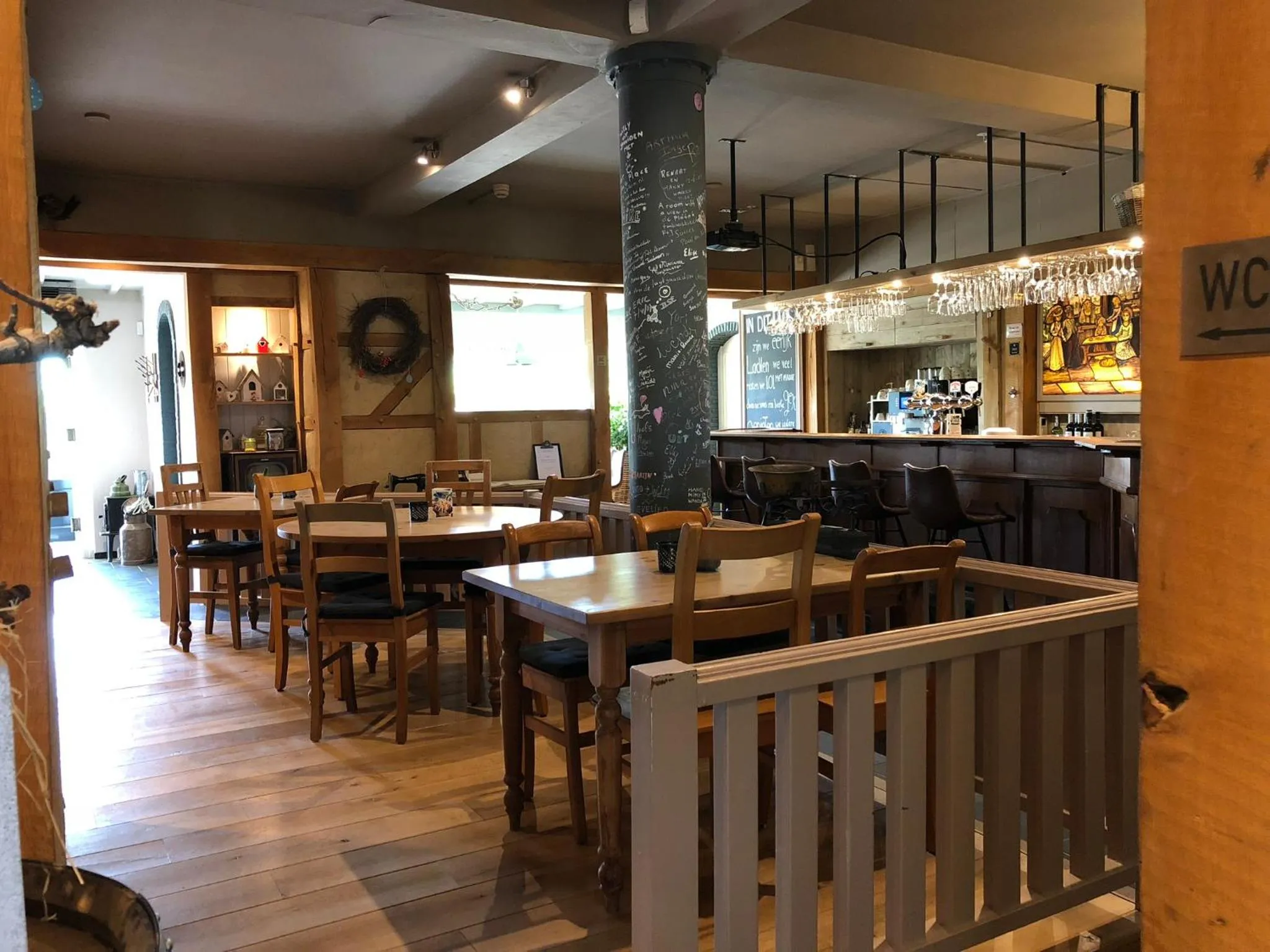 Lounge or bar in Hotel de Plank - alle kamers met airconditioning