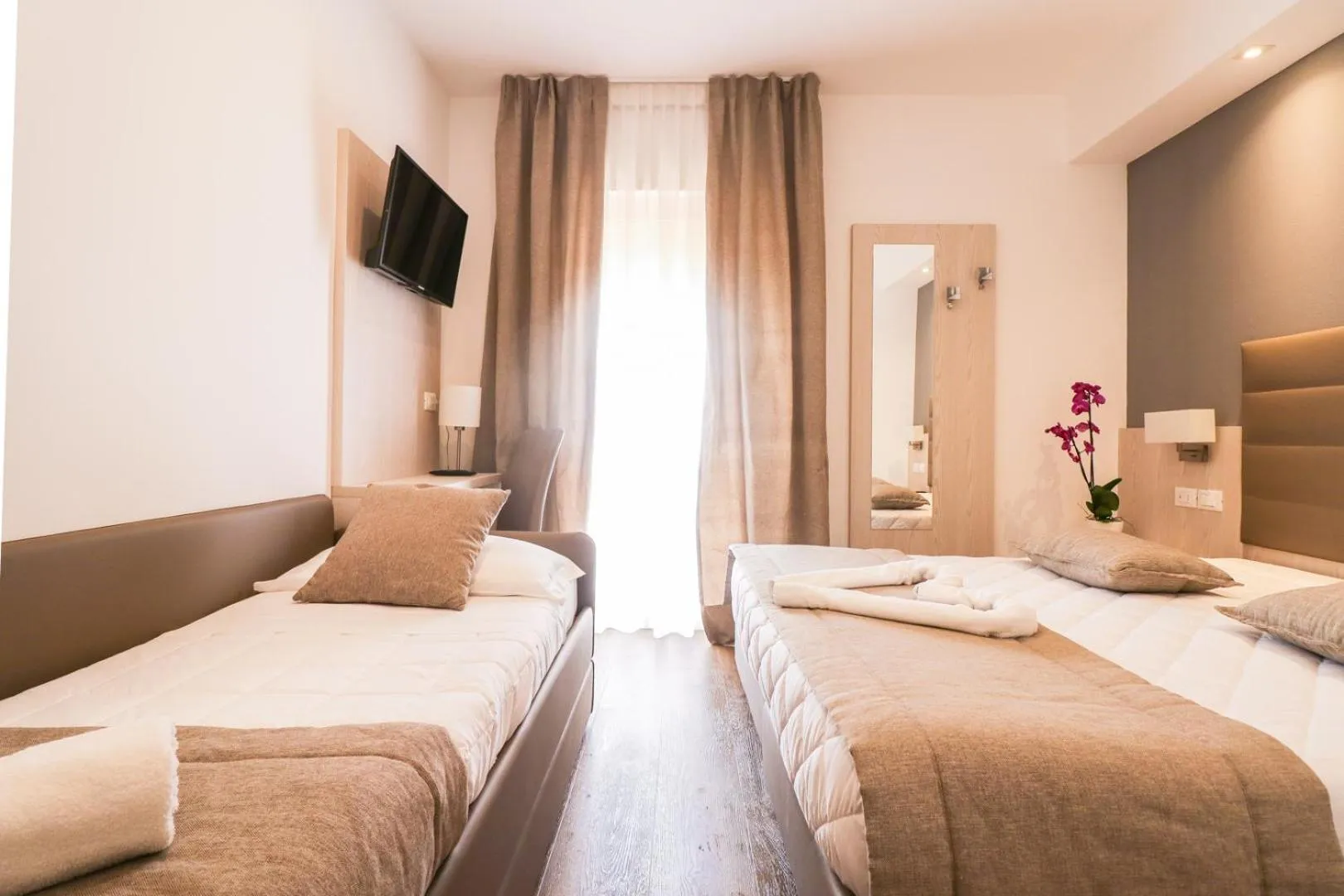 Summer, Bed in Hotel Loreley