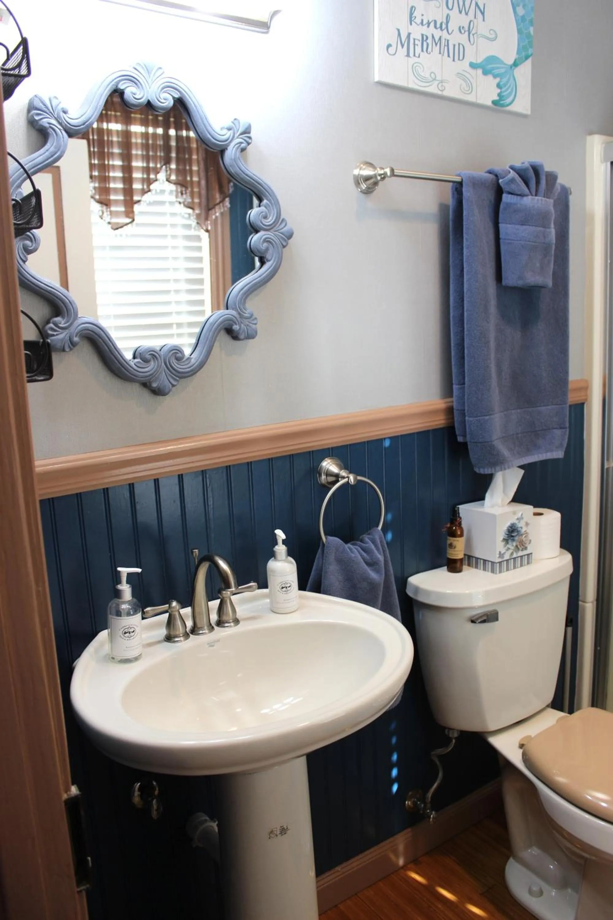 Toilet in Carriage Stop Bed & Breakfast