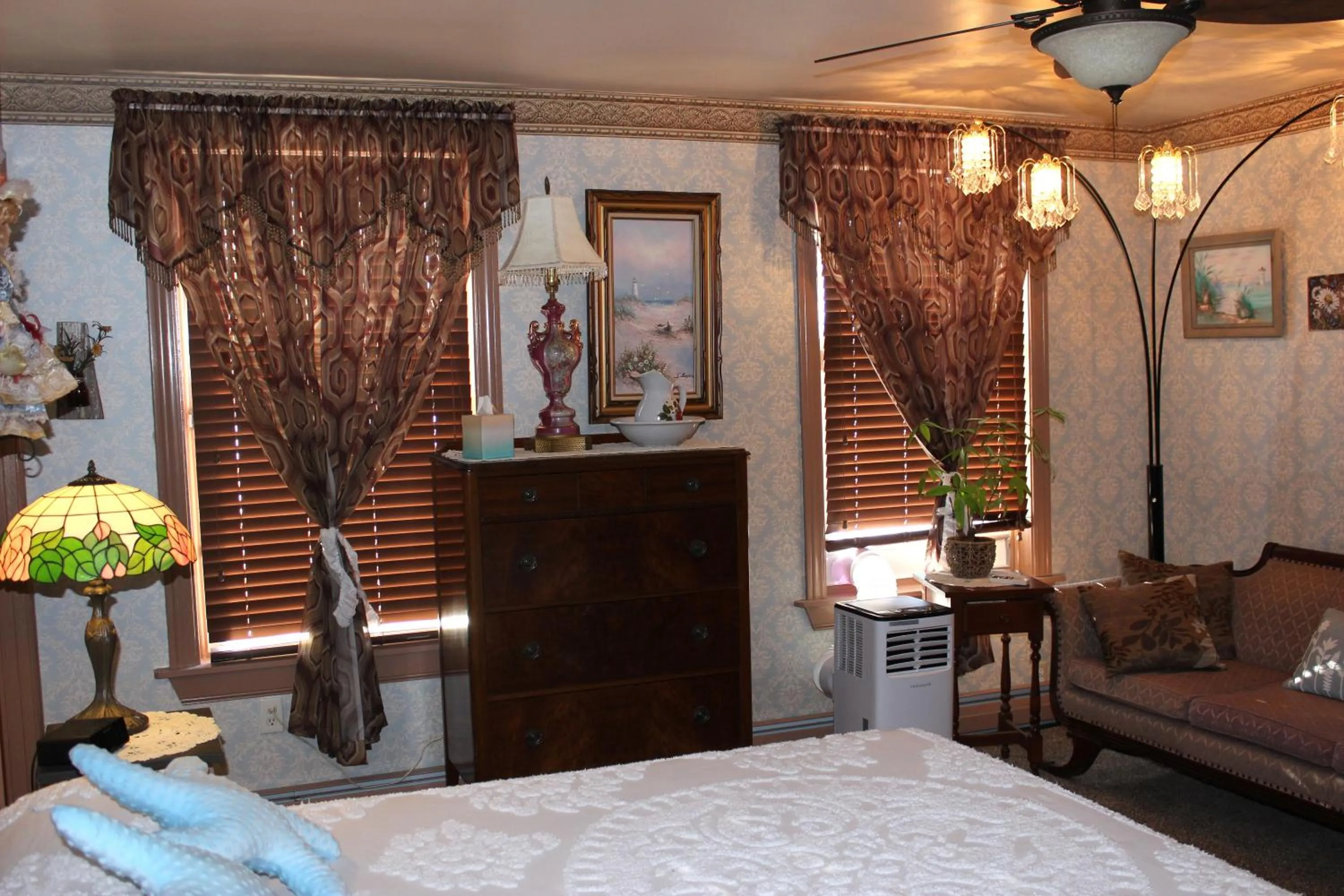 Decorative detail, Bed in Carriage Stop Bed & Breakfast