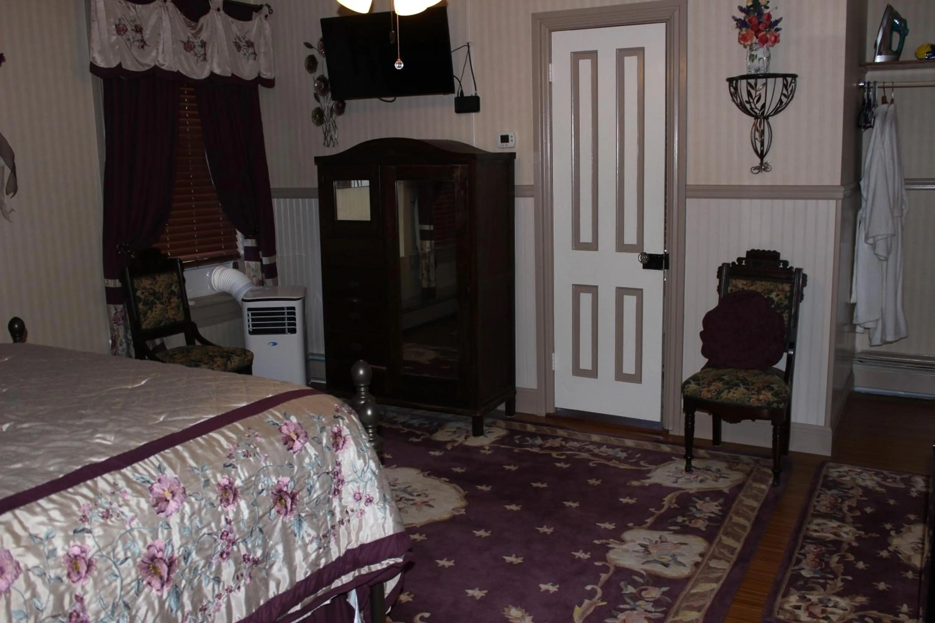 Bed in Carriage Stop Bed & Breakfast