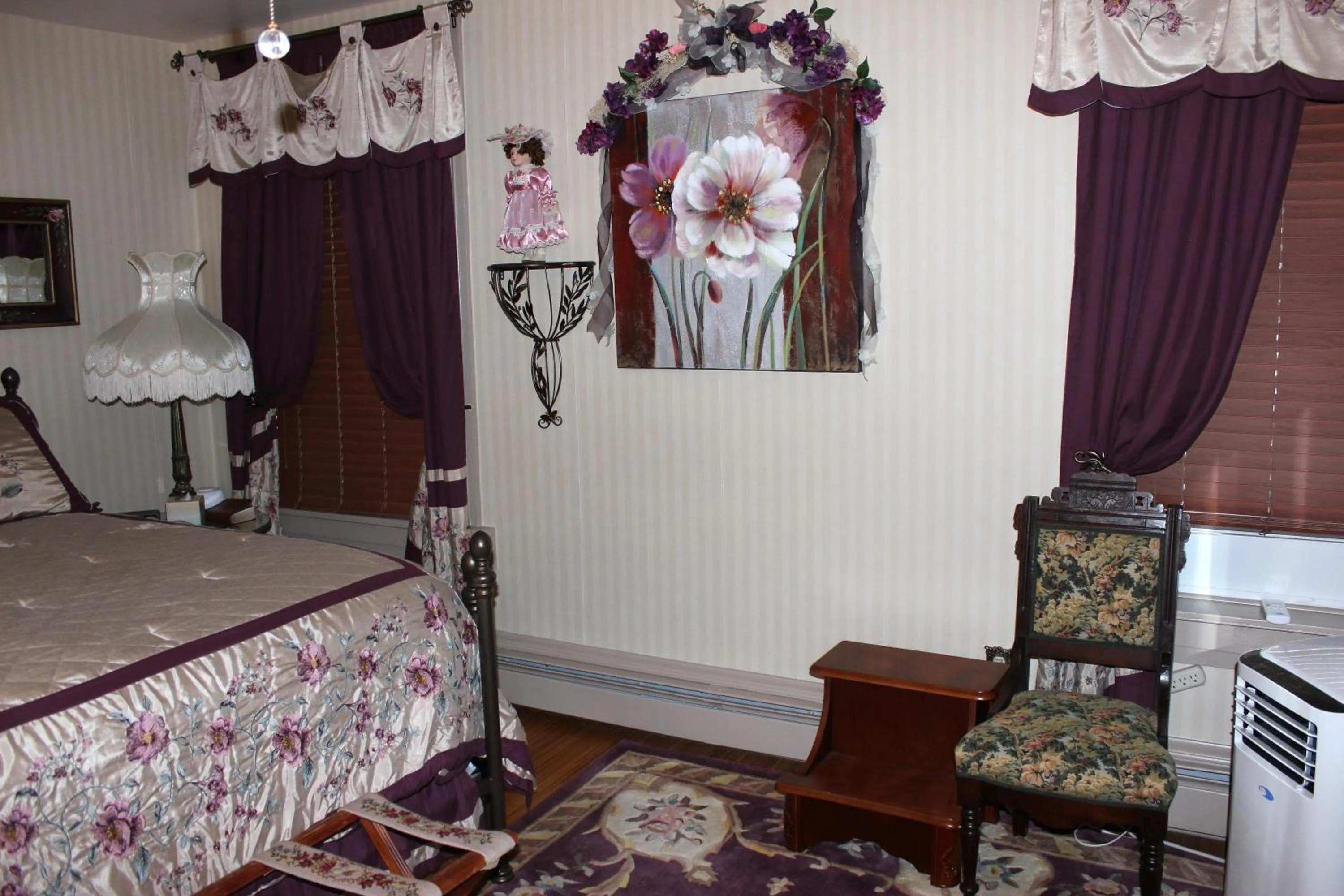 Decorative detail, Bed in Carriage Stop Bed & Breakfast