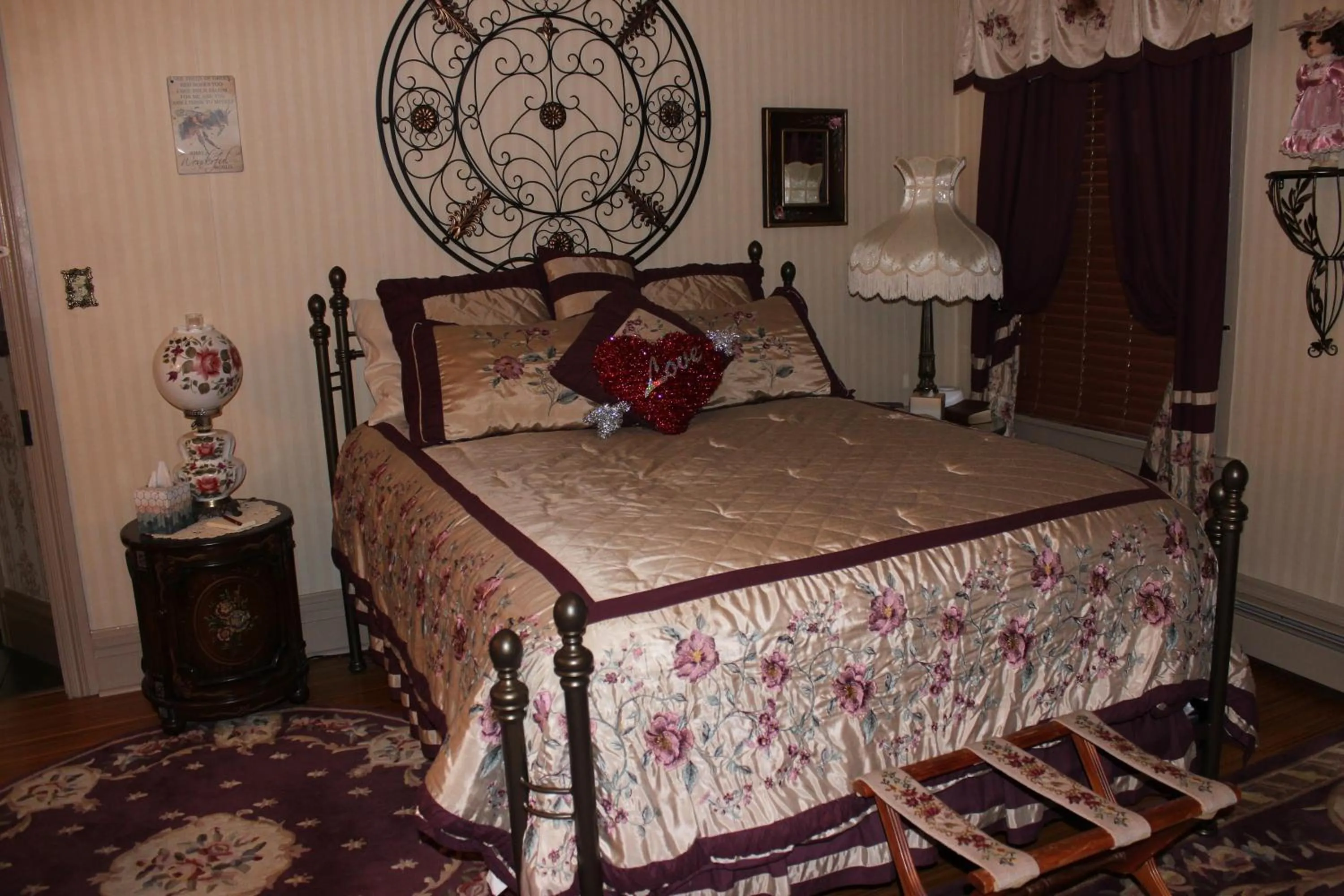 Bed in Carriage Stop Bed & Breakfast