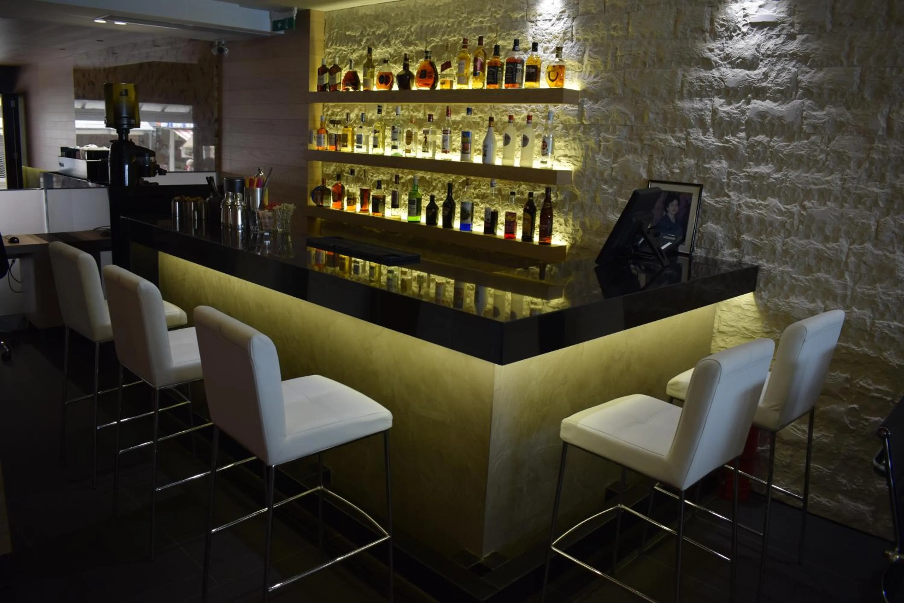 Lounge or bar in Hotel Zefyros