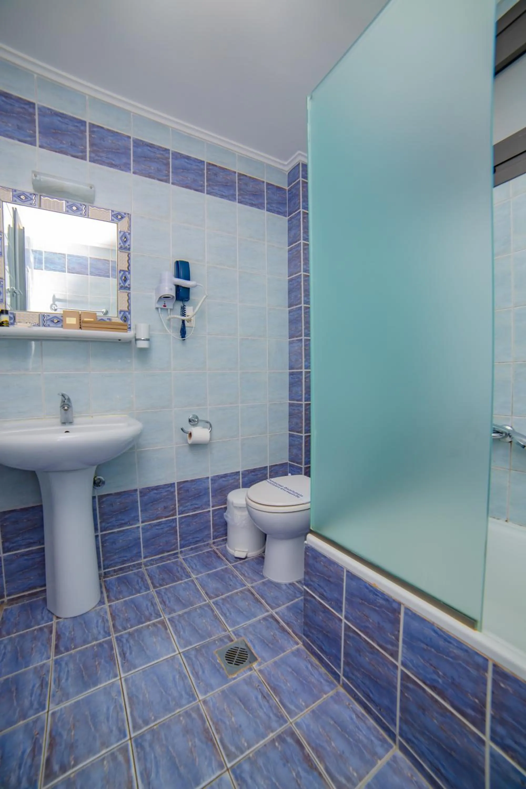 Toilet in Hotel Zefyros
