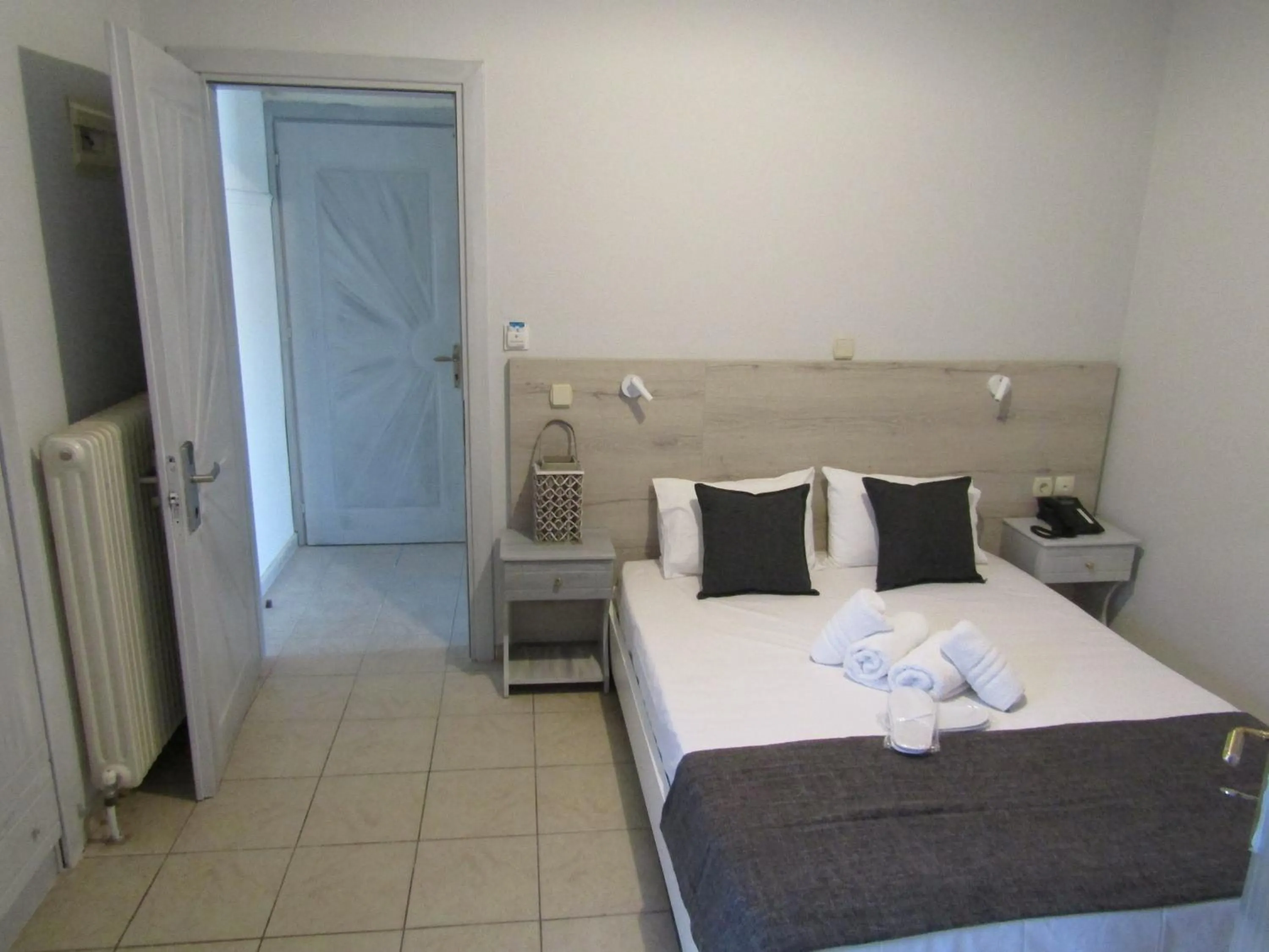 Bed in Hotel Zefyros