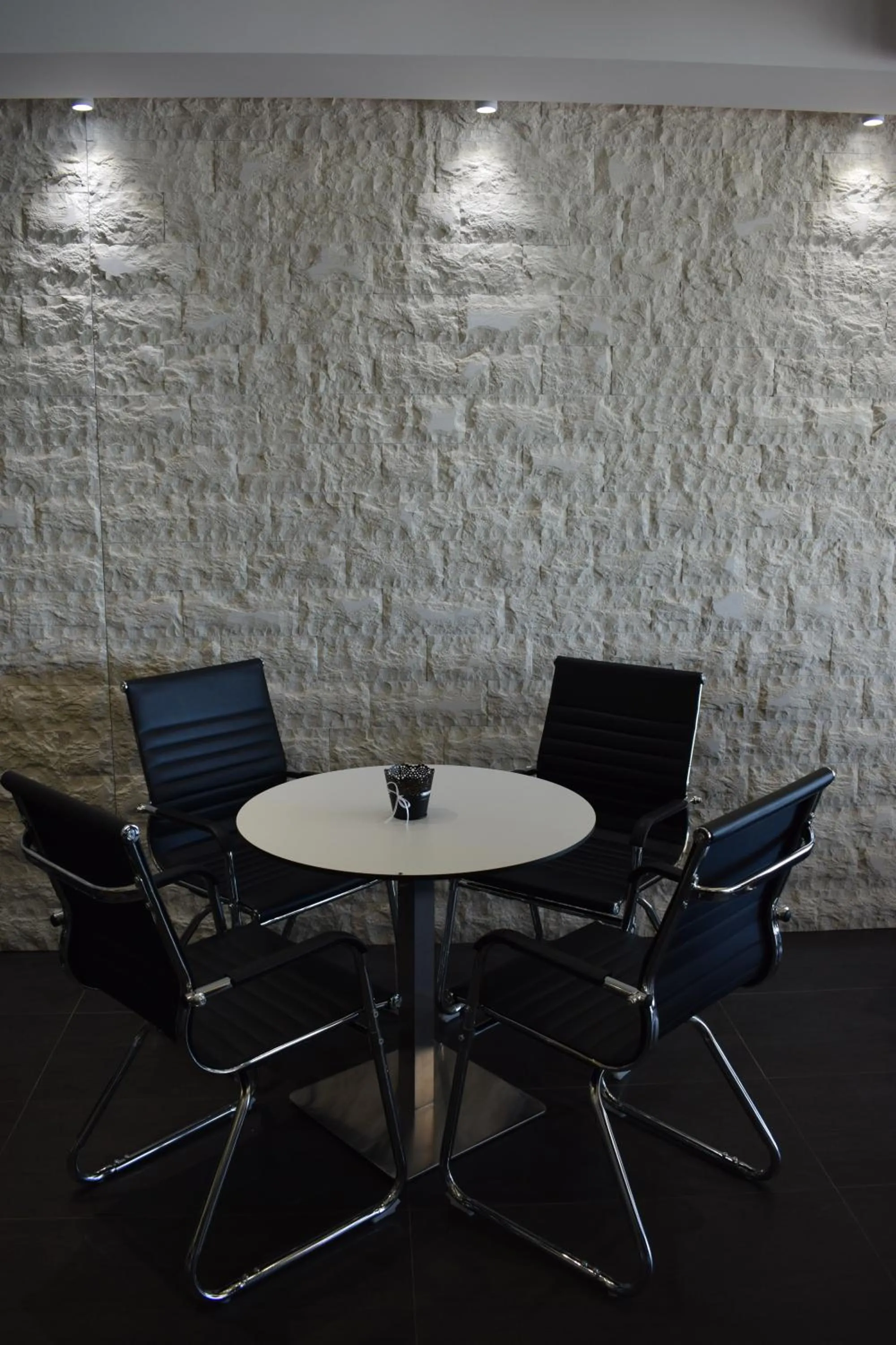 Communal lounge/ TV room in Hotel Zefyros