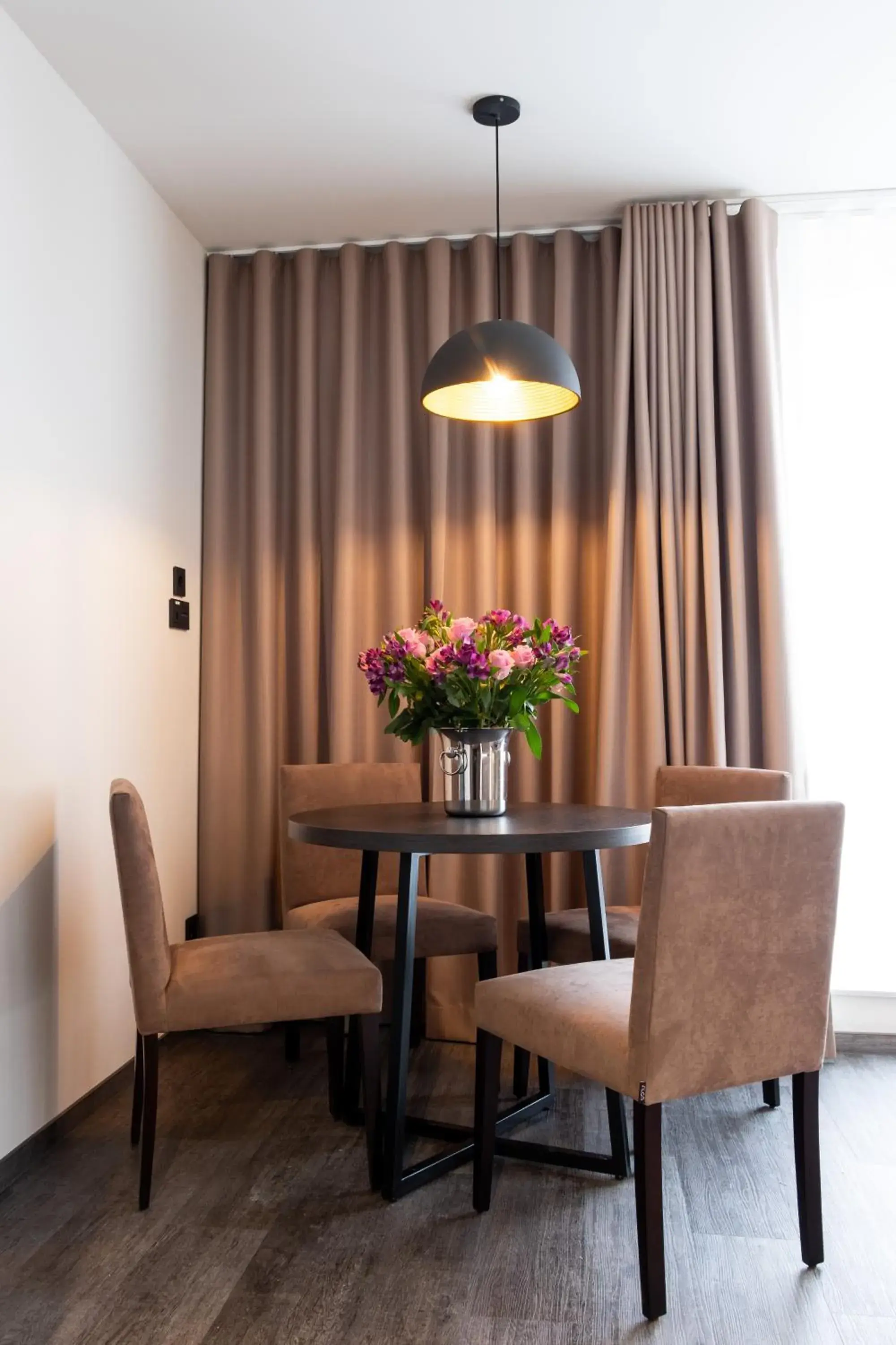 Suite in in2 the Boardinghouse Suite in in2 the Boardinghouse