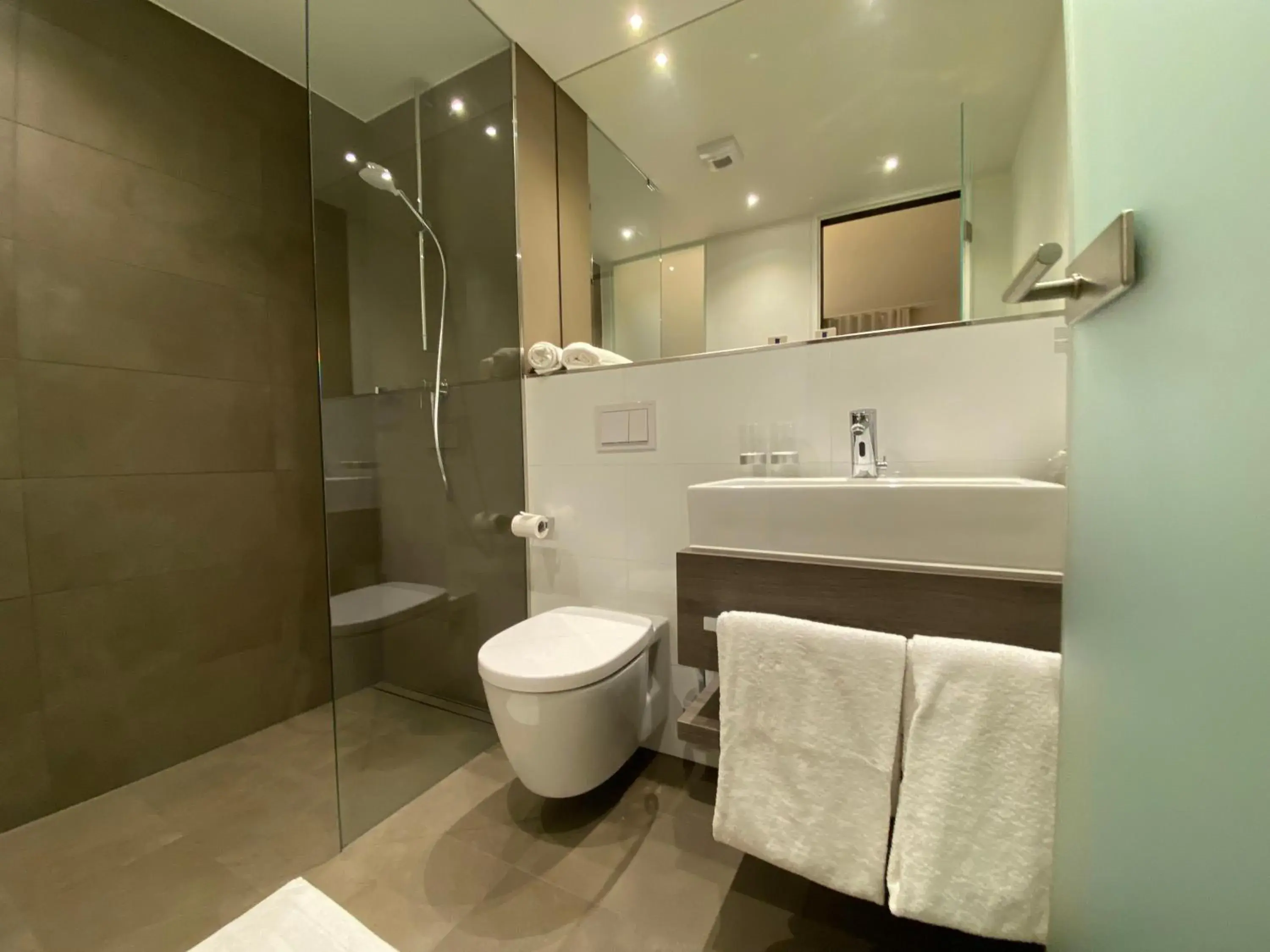 Bathroom in in2 the Boardinghouse Bathroom in in2 the Boardinghouse