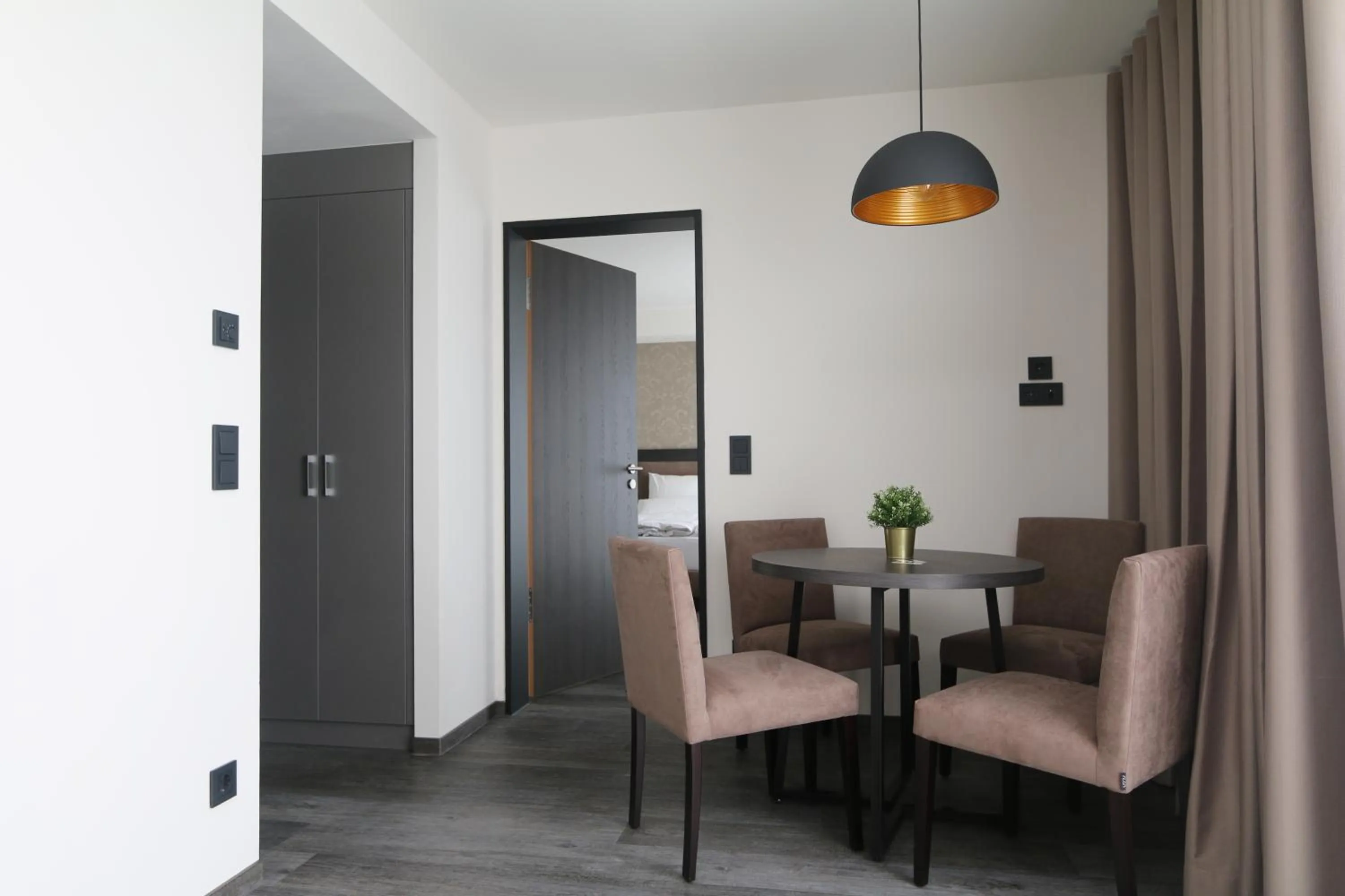 Dining area in in2 the Boardinghouse